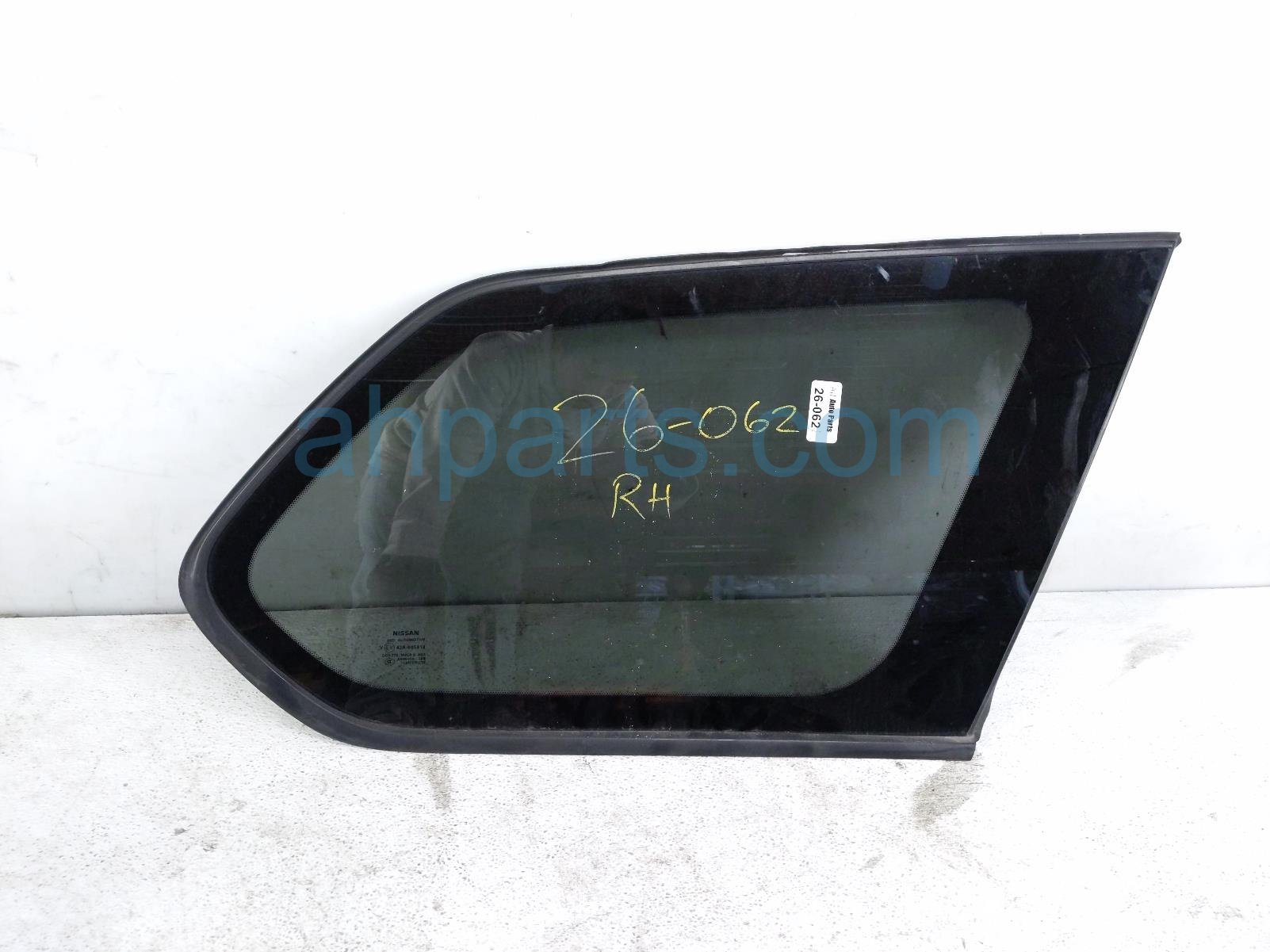 Nissan RH QUARTER WINDOW GLASS