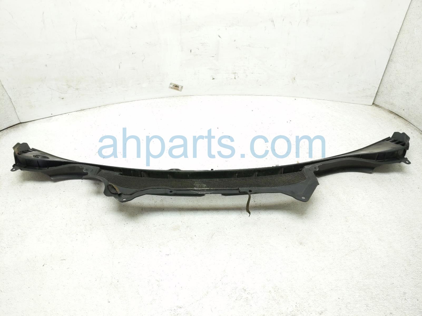 2020 Land Rover Range Rover Sport Cover Driver Windshield Cowl Vent Grille Panel LR117925 Replacement 2020 Land Rover Range Rover Sport Cover Driver Windshield Cowl Vent Grille Panel LR117925 Replacement thumbnail