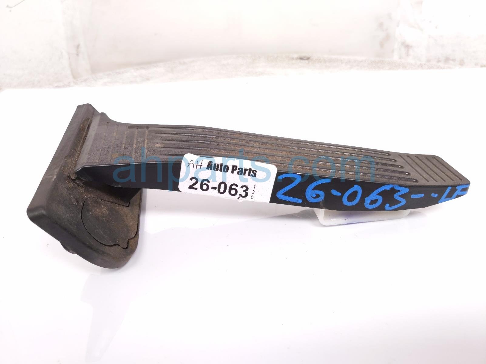 Toyota GAS / ACCELERATOR PEDAL - 2.5L FWD
