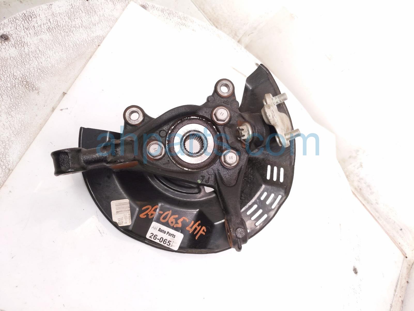 Toyota FR/LH SPINDLE KNUCKLE HUB - FWD