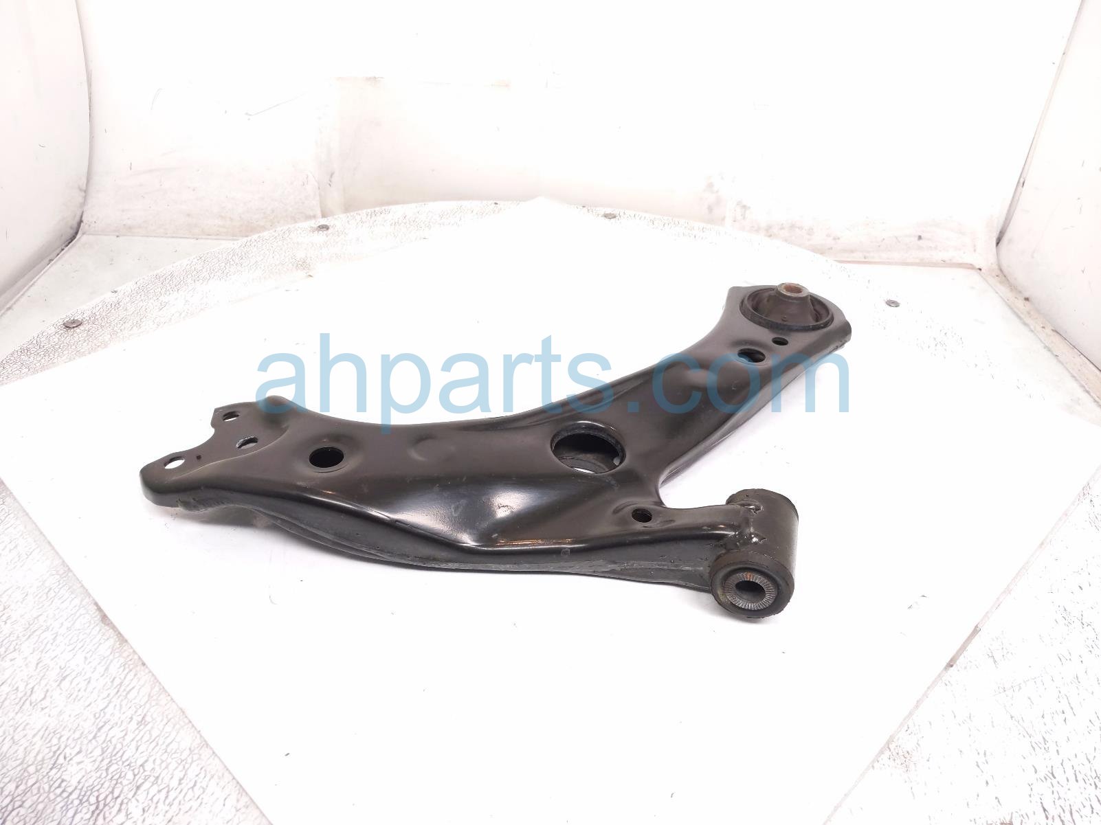 Toyota FR/RH LOWER CONTROL ARM