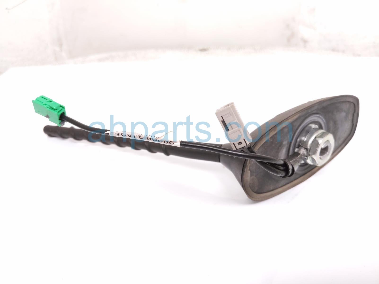 Nissan ROOF ANTENNA ASSY - BLACK