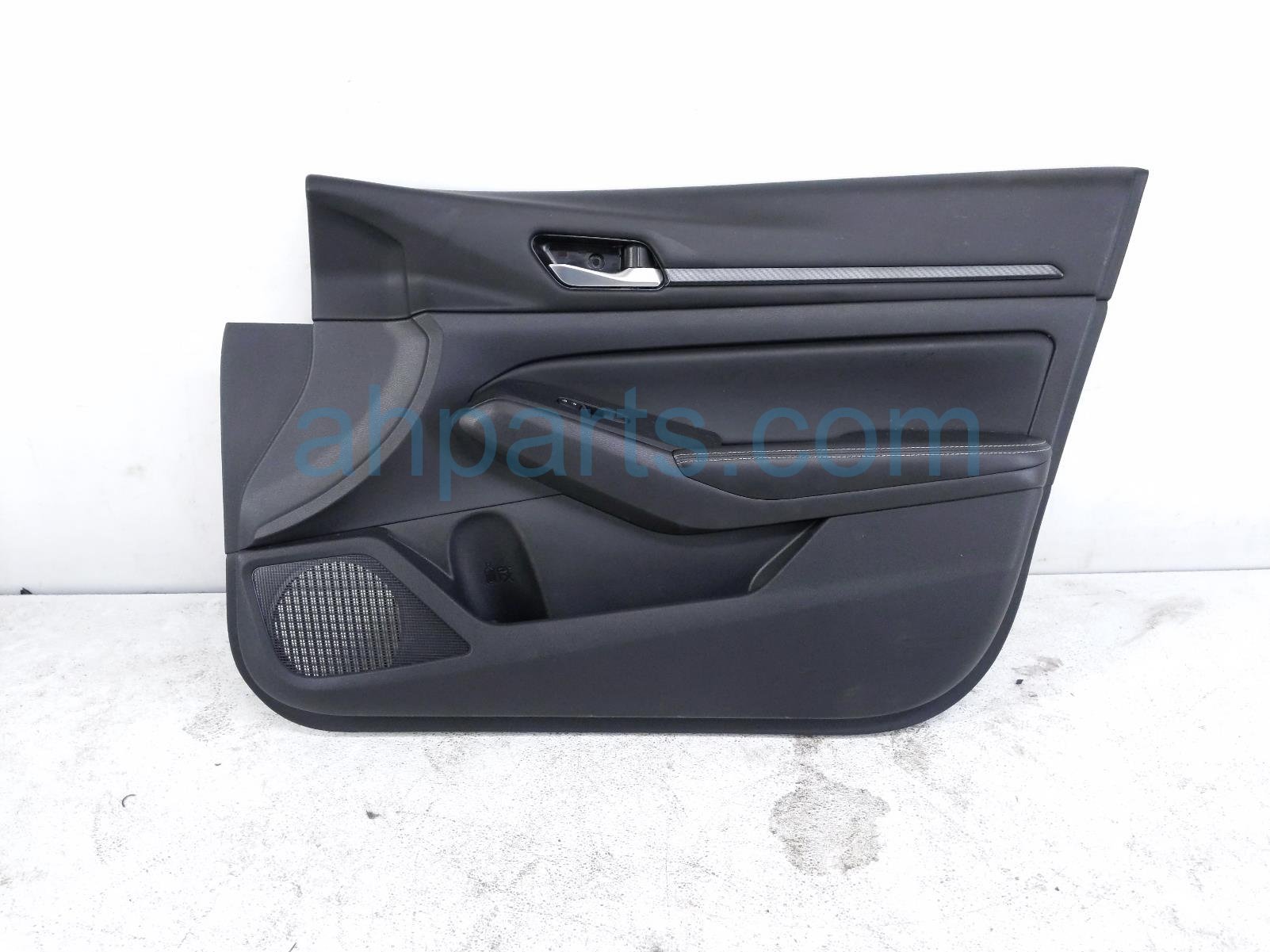 Nissan FR/RH INTERIOR DOOR PANEL - BLACK