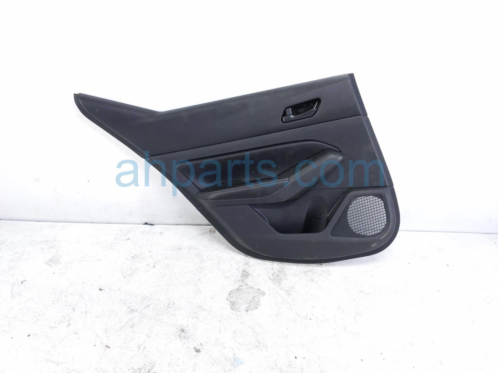 Nissan RR/LH INTERIOR DOOR PANEL - BLACK