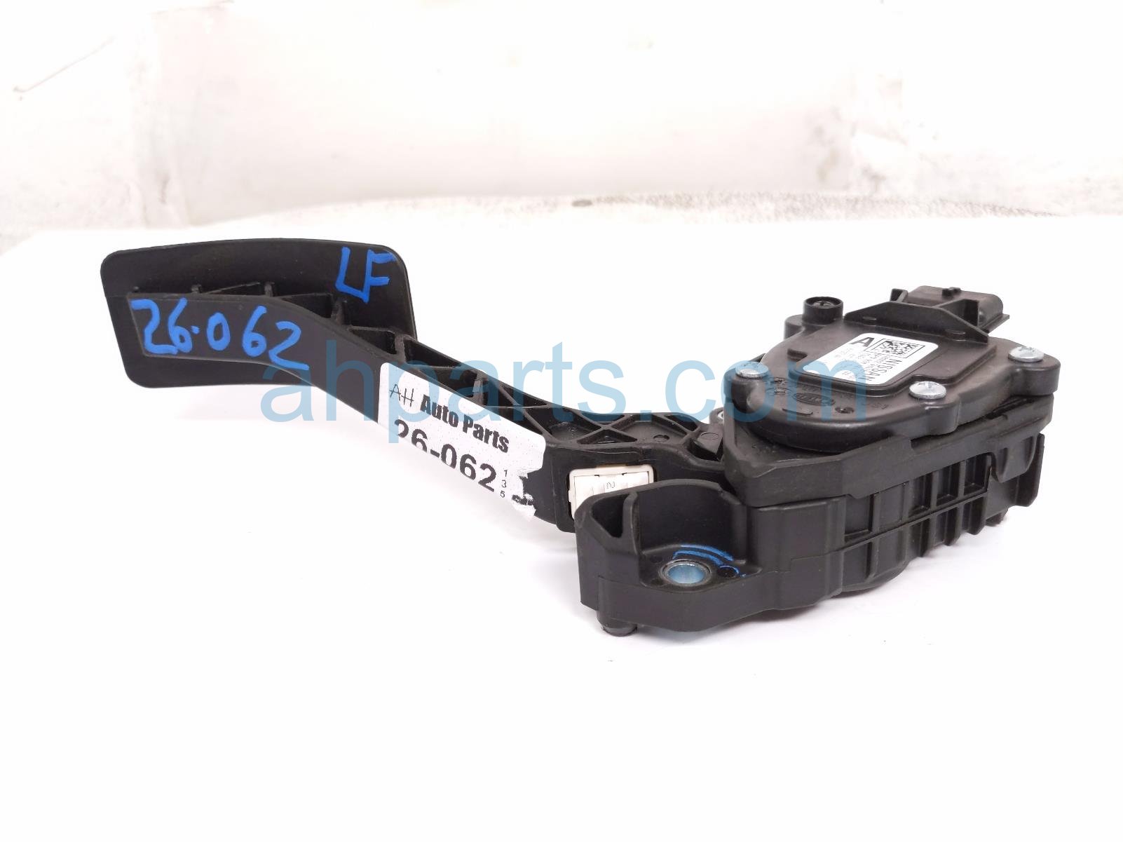 Nissan GAS / ACCELERATOR PEDAL ASSY LH