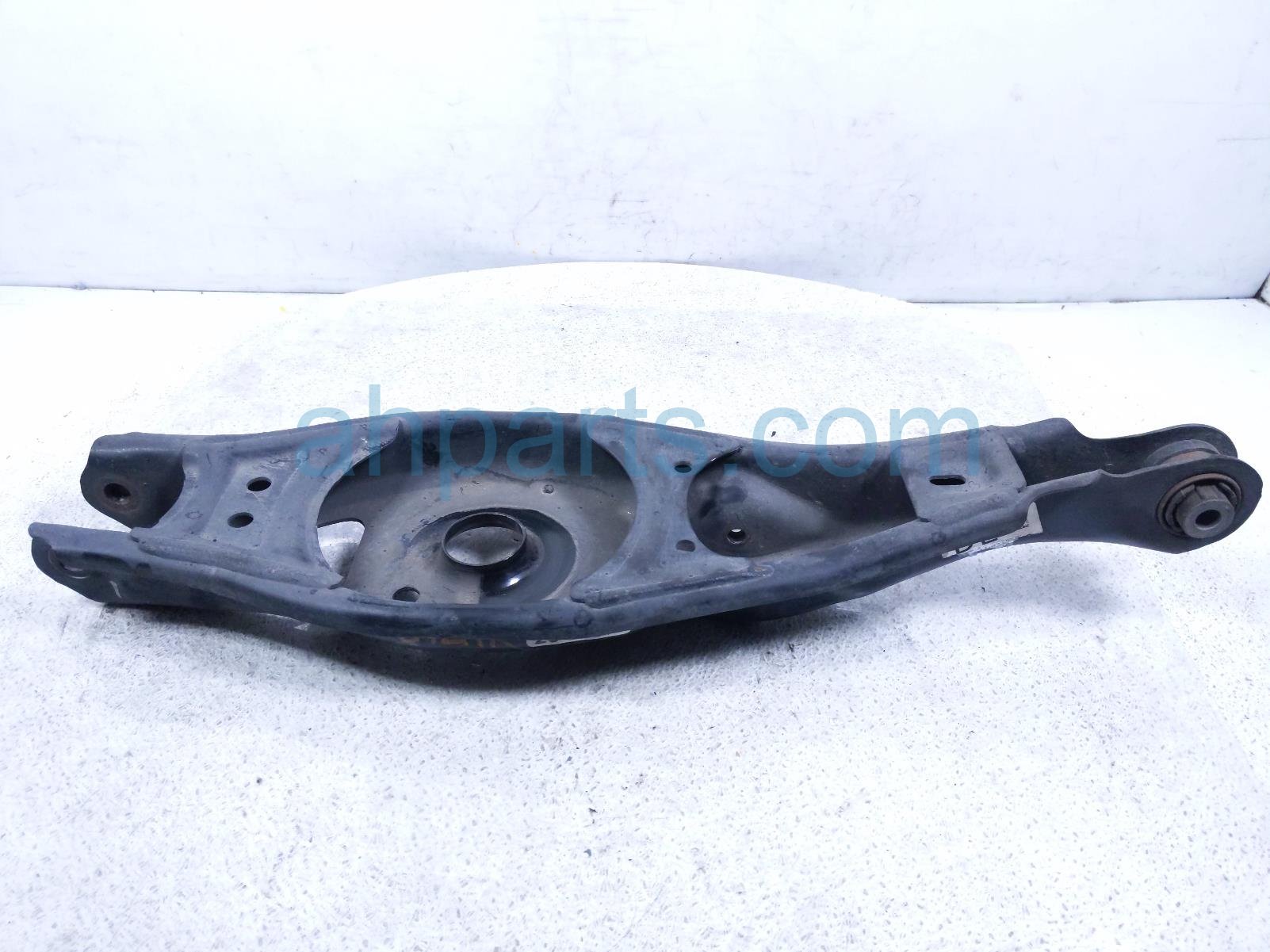 Honda RR/LH SPRING SEAT LOWER CONTROL ARM