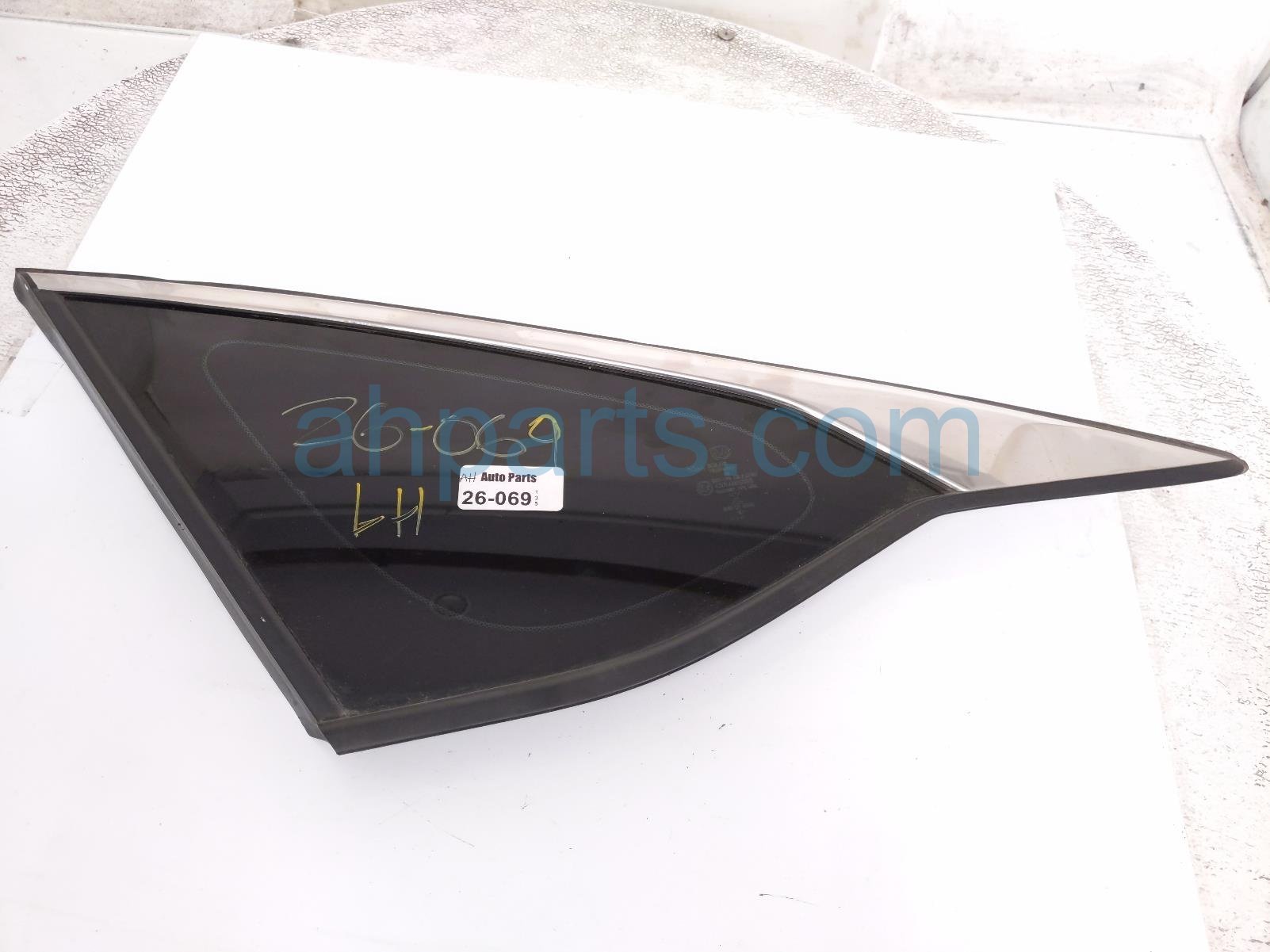 Honda LH QUARTER WINDOW GLASS