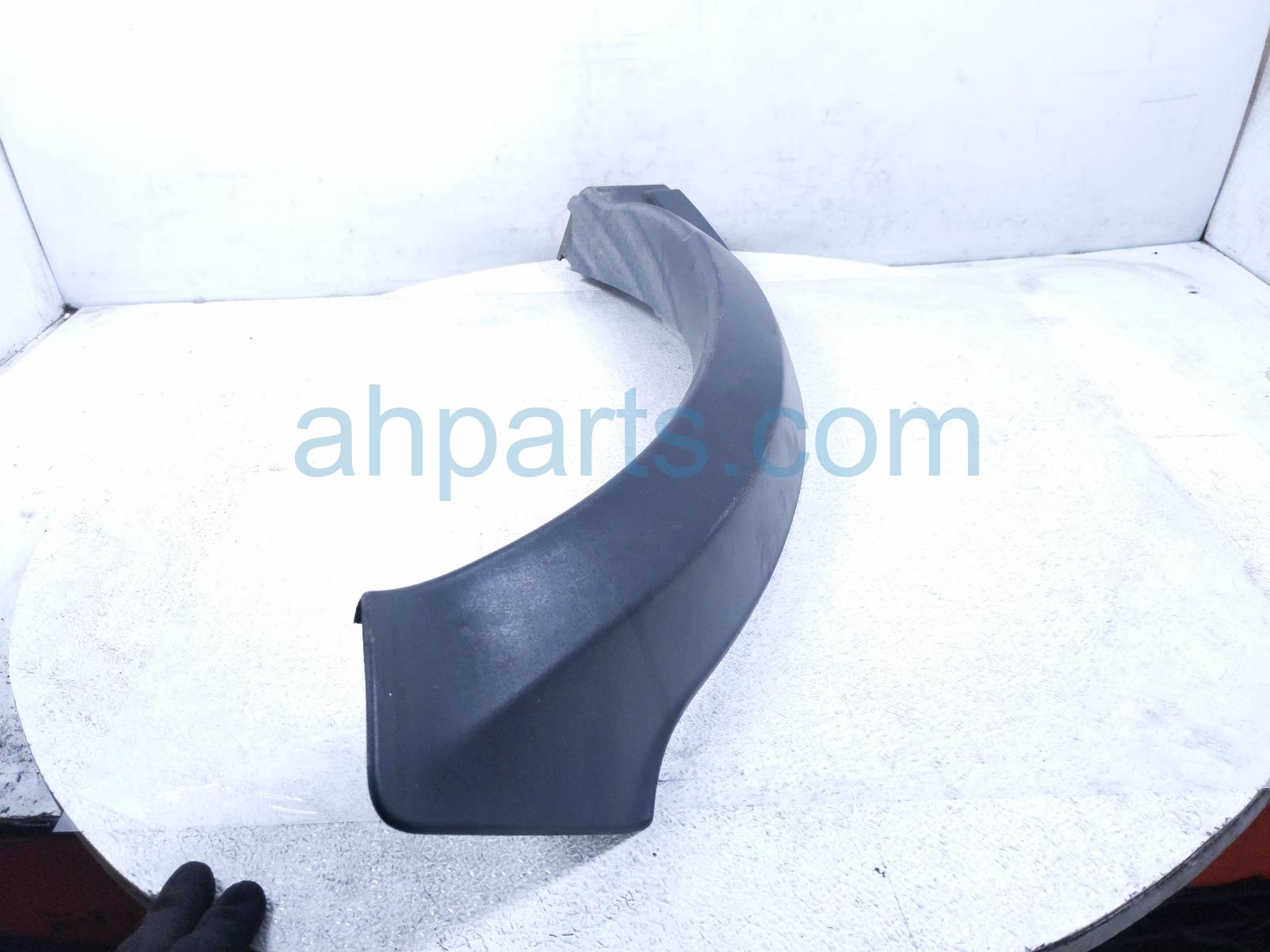 2020 Land Rover Range Rover Sport Rear Driver Wheel Arch Molding Black LR136801 Replacement 2020 Land Rover Range Rover Sport Rear Driver Wheel Arch Molding Black LR136801 Replacement thumbnail