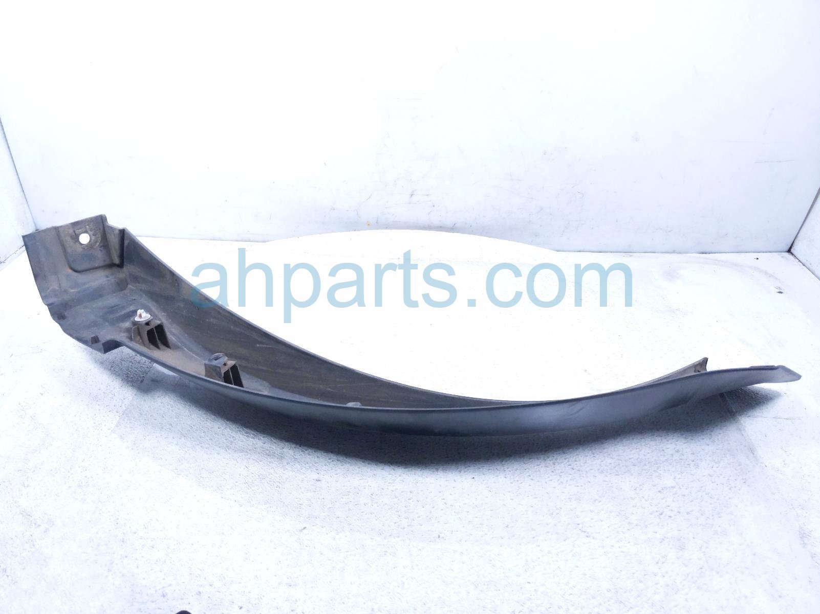 2020 Land Rover Range Rover Sport Rear Driver Wheel Arch Molding Black LR136801 Replacement 2020 Land Rover Range Rover Sport Rear Driver Wheel Arch Molding Black LR136801 Replacement thumbnail