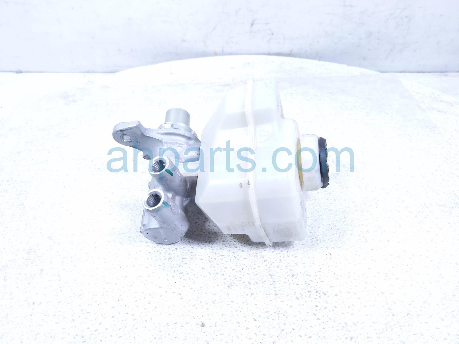 2020 Land Rover Range Rover Sport Brake Master Cylinder W/reservoir LR099178 Replacement 2020 Land Rover Range Rover Sport Brake Master Cylinder W/reservoir LR099178 Replacement thumbnail
