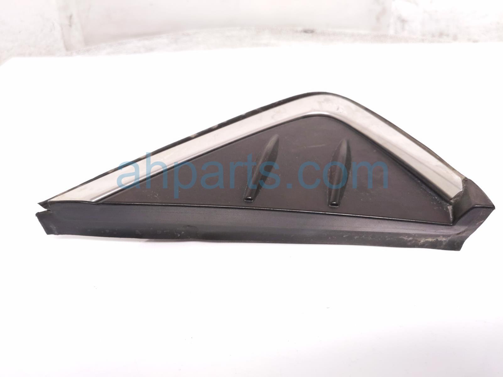 Toyota FR/RH PILLAR CORNER TRIM GARNISH