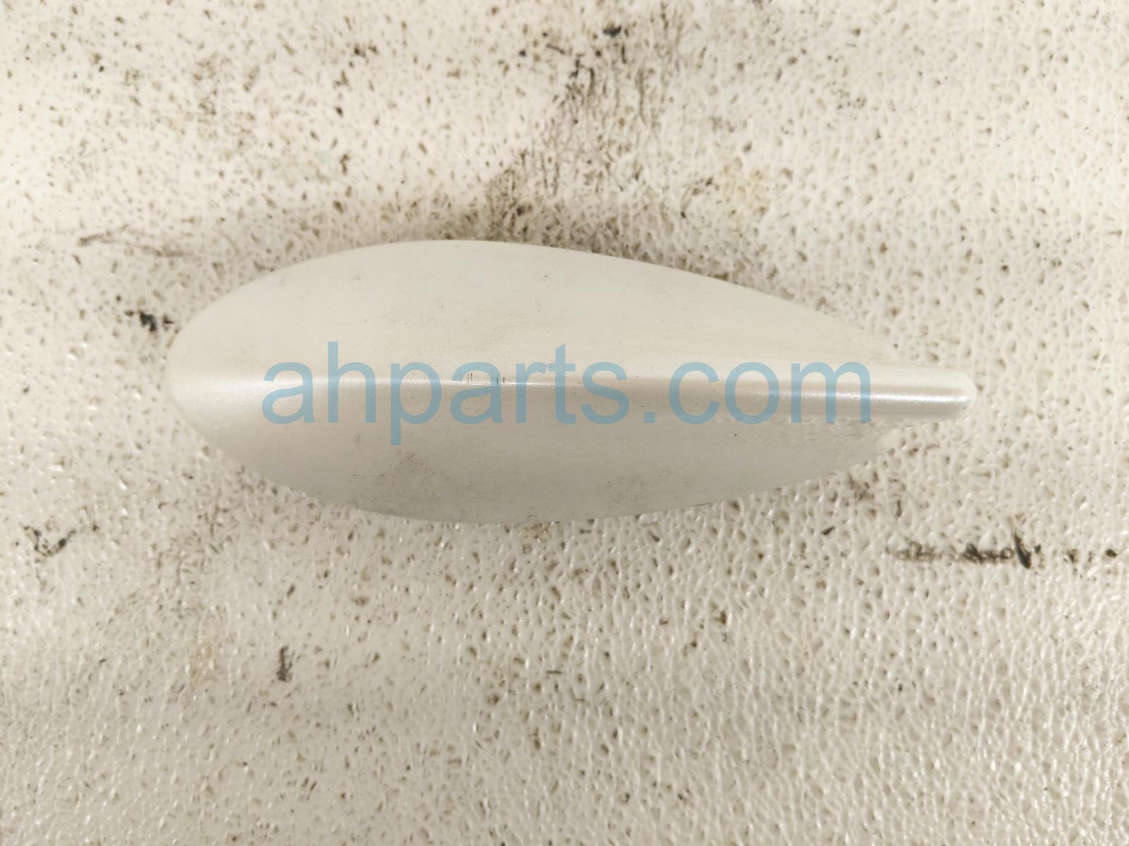 Toyota ANTENNA - ROOF MTD - SHARK FIN WHITE