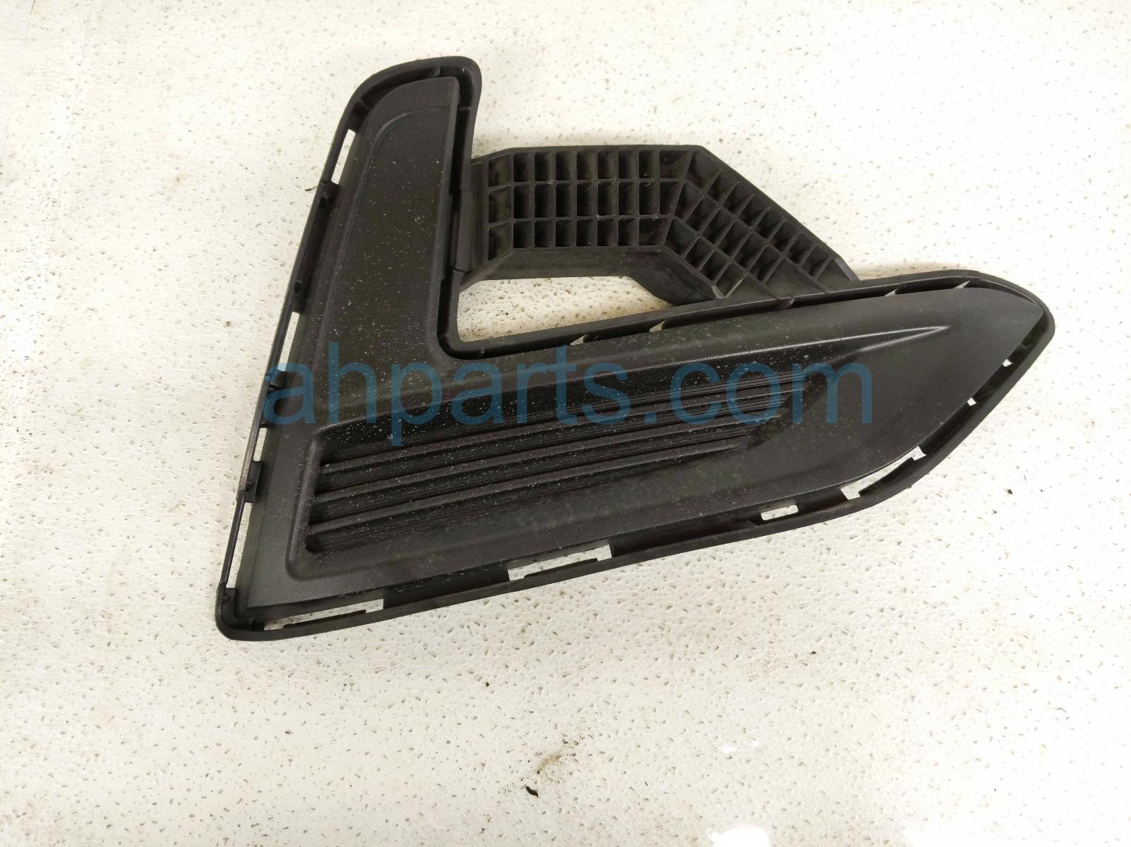 Nissan RH BUMPER FINISHER PANEL