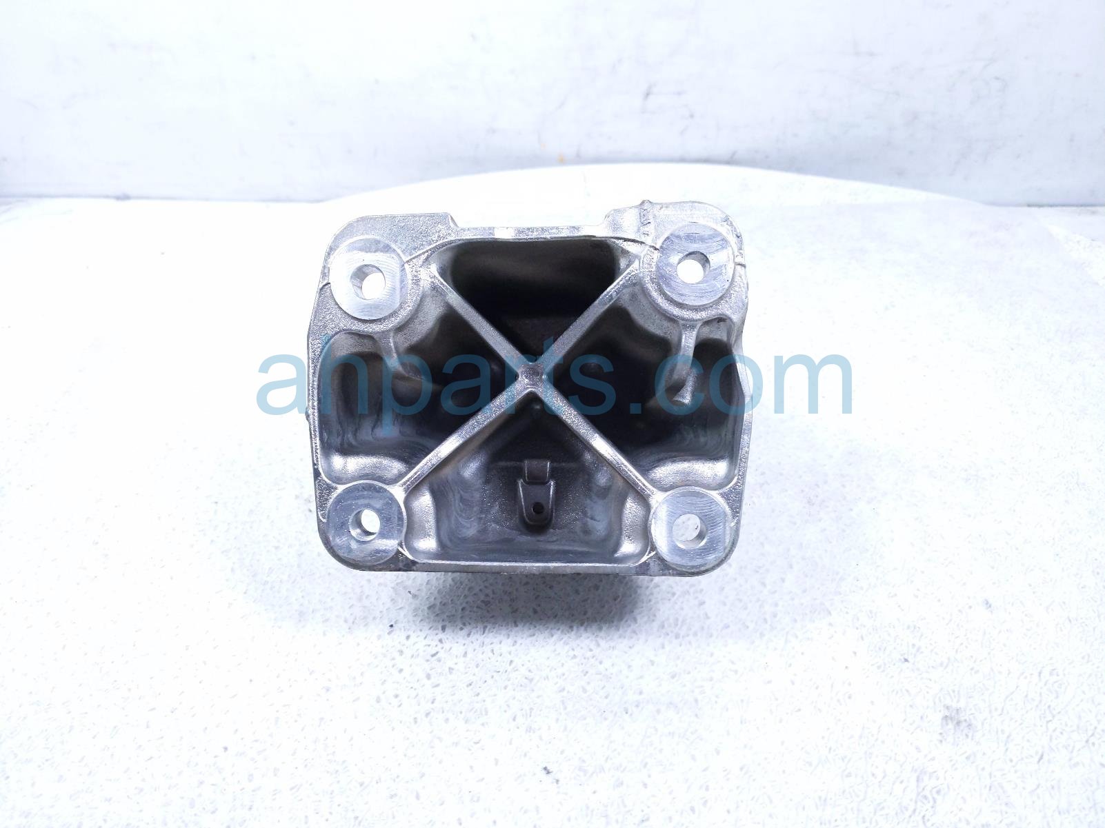 2020 Land Rover Range Rover Sport Engine/motor Mount Passenger Engine Support Brkt 3.0l Awd KPLA 6037 AB Replacement 2020 Land Rover Range Rover Sport Engine/motor Mount Passenger Engine Support Brkt 3.0l Awd KPLA 6037 AB Replacement thumbnail
