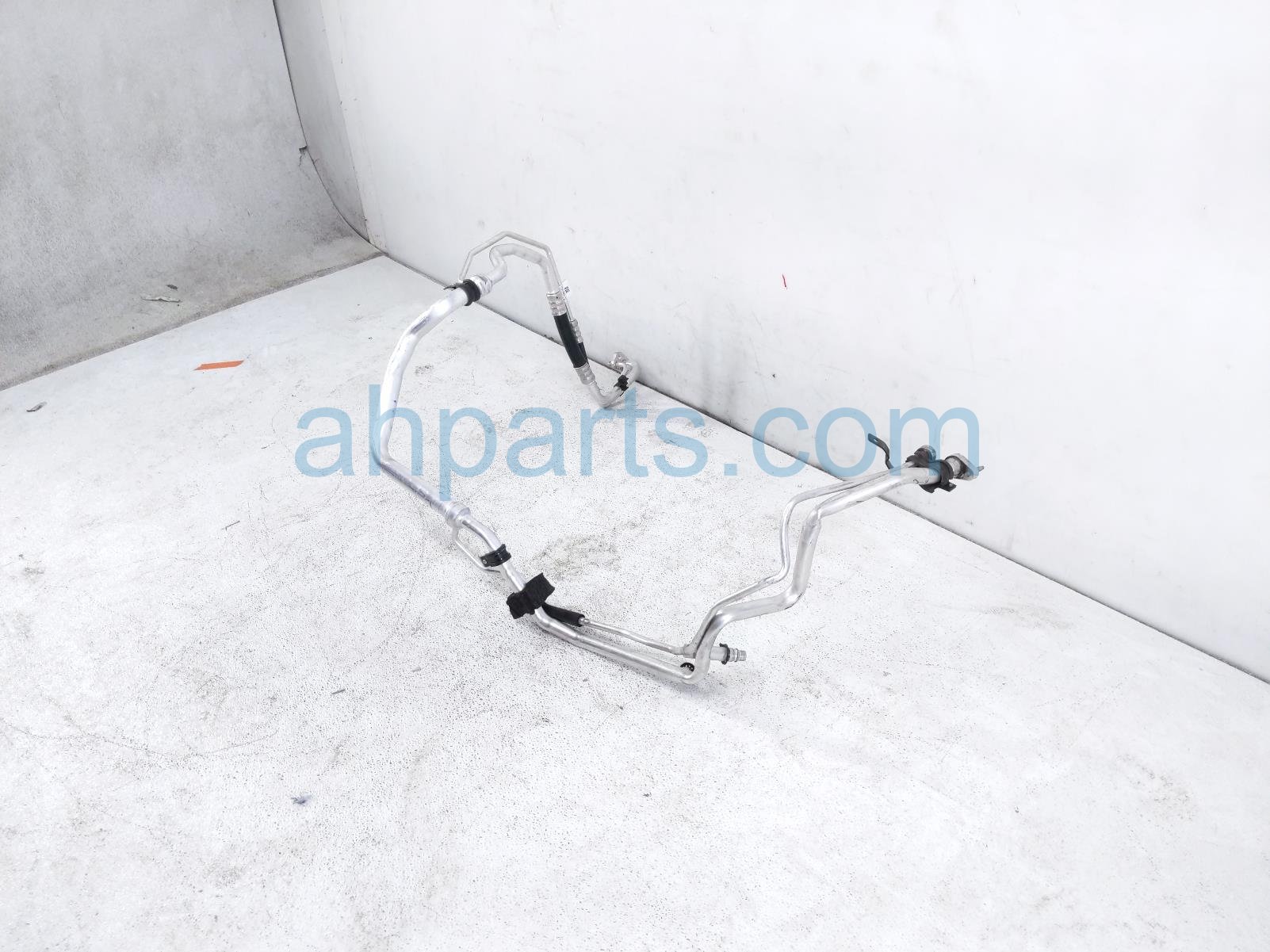 2020 Land Rover Range Rover Sport Ac Pipe Line A/c Refrigerant Suction Hose 3.0l KPLA 19A834 CB Replacement 2020 Land Rover Range Rover Sport Ac Pipe Line A/c Refrigerant Suction Hose 3.0l KPLA 19A834 CB Replacement thumbnail