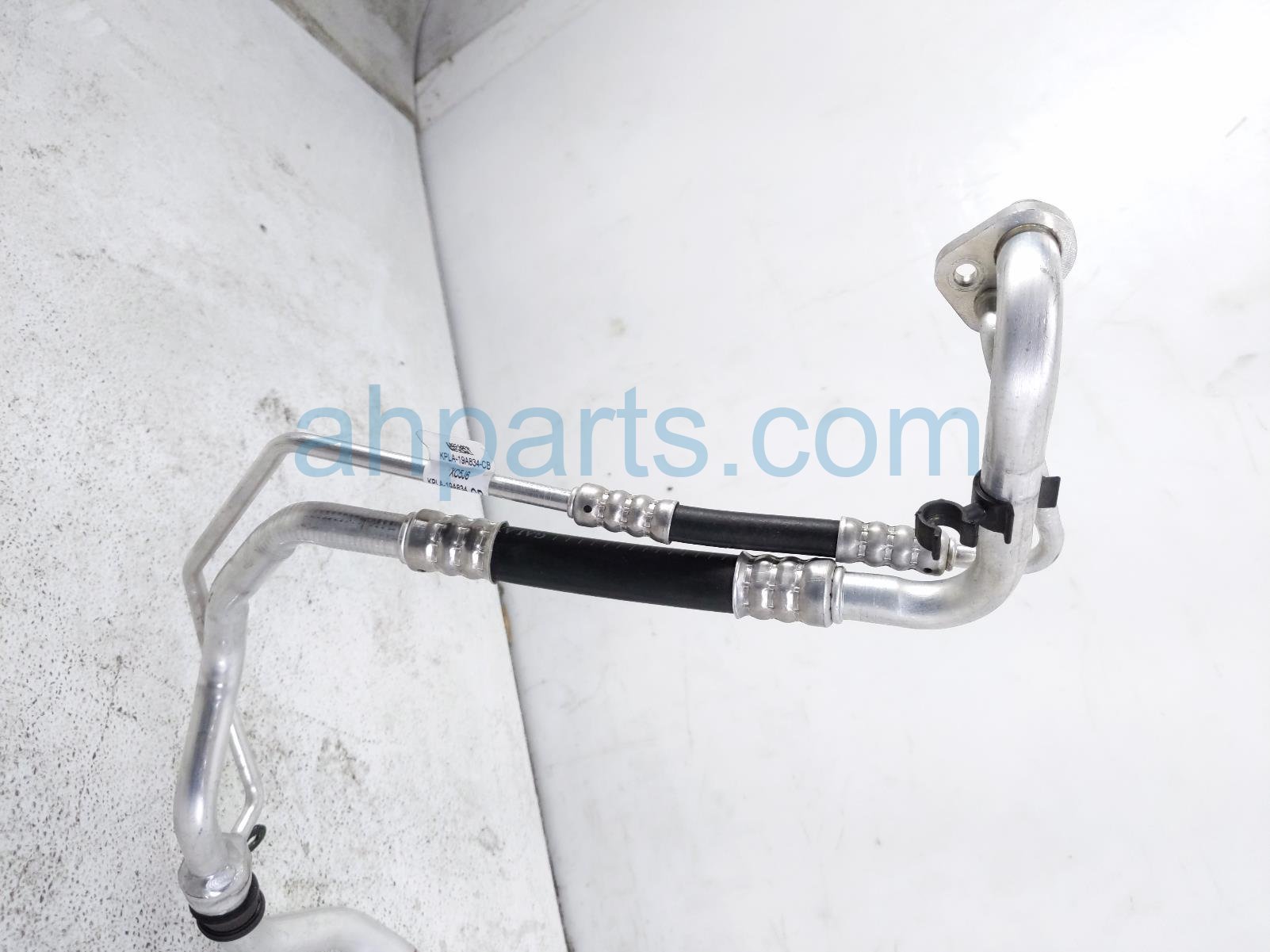 2020 Land Rover Range Rover Sport Ac Pipe Line A/c Refrigerant Suction Hose 3.0l KPLA 19A834 CB Replacement 2020 Land Rover Range Rover Sport Ac Pipe Line A/c Refrigerant Suction Hose 3.0l KPLA 19A834 CB Replacement thumbnail