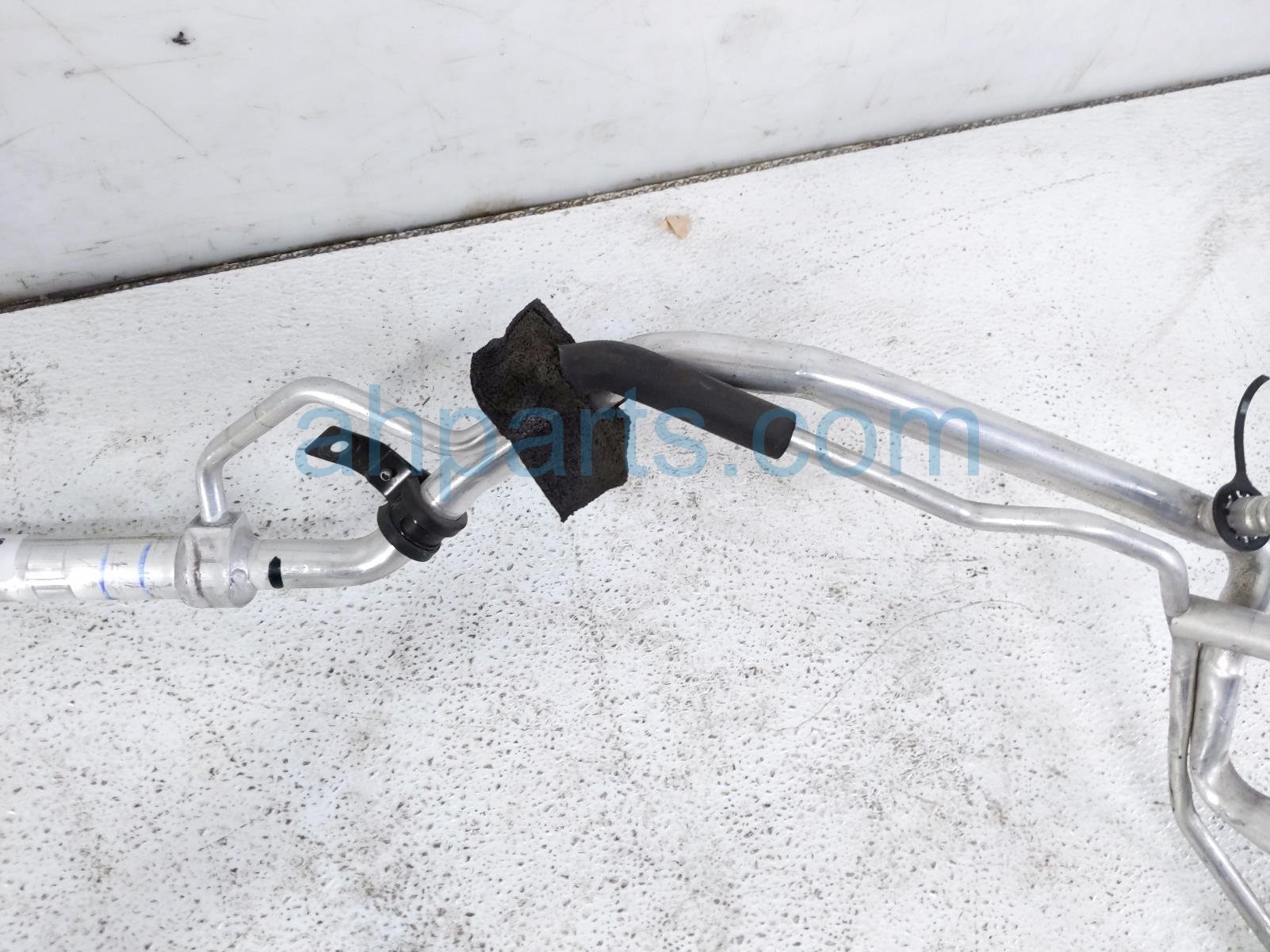 2020 Land Rover Range Rover Sport Ac Pipe Line A/c Refrigerant Suction Hose 3.0l KPLA 19A834 CB Replacement 2020 Land Rover Range Rover Sport Ac Pipe Line A/c Refrigerant Suction Hose 3.0l KPLA 19A834 CB Replacement thumbnail