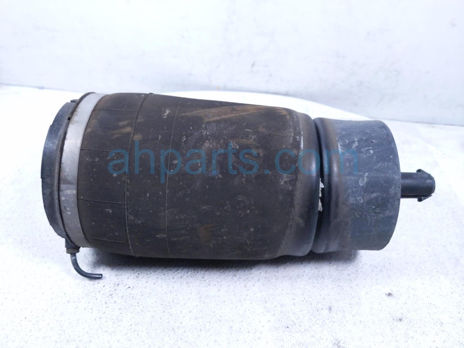 2020 Land Rover Range Rover Sport Strut / Spring / Shock Absorber Rear Passenger Air Suspension Air Bag Replacement 2020 Land Rover Range Rover Sport Strut / Spring / Shock Absorber Rear Passenger Air Suspension Air Bag Replacement thumbnail