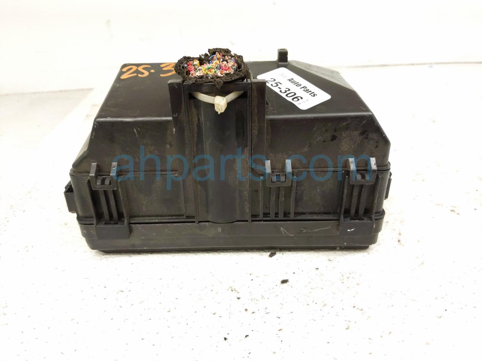 2015 Acura TLX Engine Room Fuse Relay Box 3.5l 32200 TZ3 A23 Replacement 2015 Acura TLX Engine Room Fuse Relay Box 3.5l 32200 TZ3 A23 Replacement thumbnail