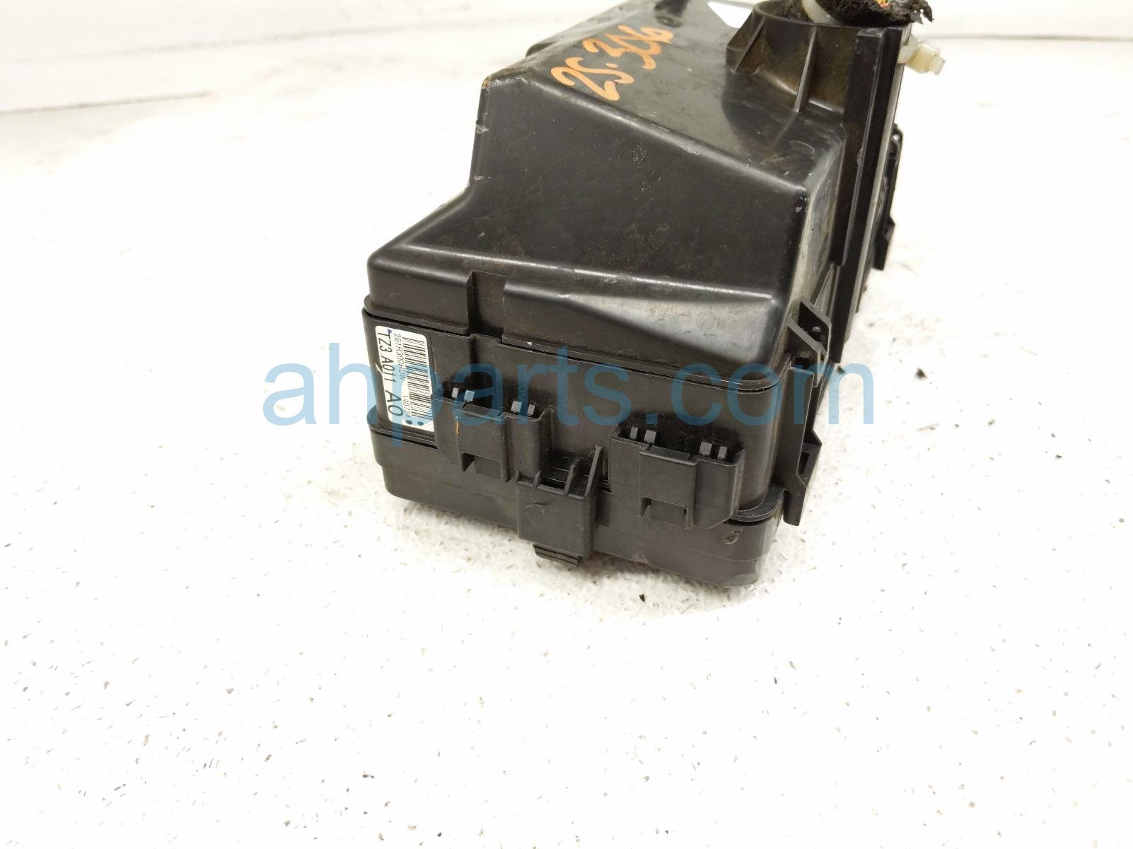 2015 Acura TLX Engine Room Fuse Relay Box 3.5l 32200 TZ3 A23 Replacement 2015 Acura TLX Engine Room Fuse Relay Box 3.5l 32200 TZ3 A23 Replacement thumbnail