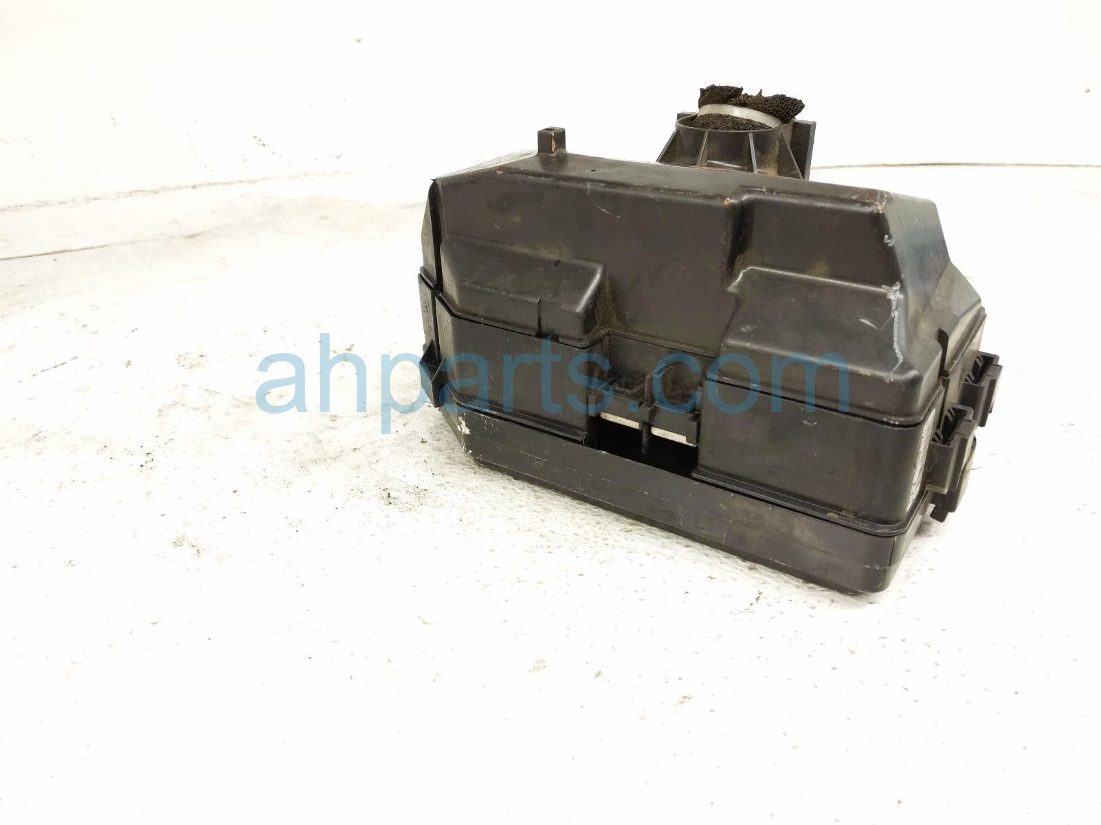 2015 Acura TLX Engine Room Fuse Relay Box 3.5l 32200 TZ3 A23 Replacement 2015 Acura TLX Engine Room Fuse Relay Box 3.5l 32200 TZ3 A23 Replacement thumbnail