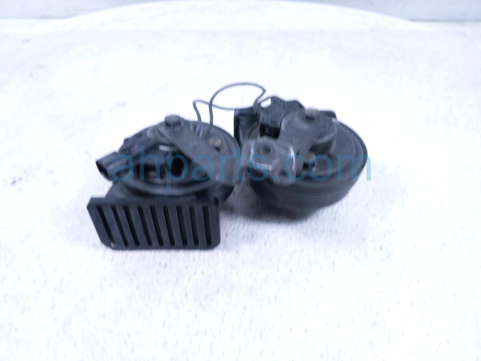 2020 Land Rover Range Rover Sport Dual Horn Assy CPLA 13A803 AB Replacement 2020 Land Rover Range Rover Sport Dual Horn Assy CPLA 13A803 AB Replacement thumbnail