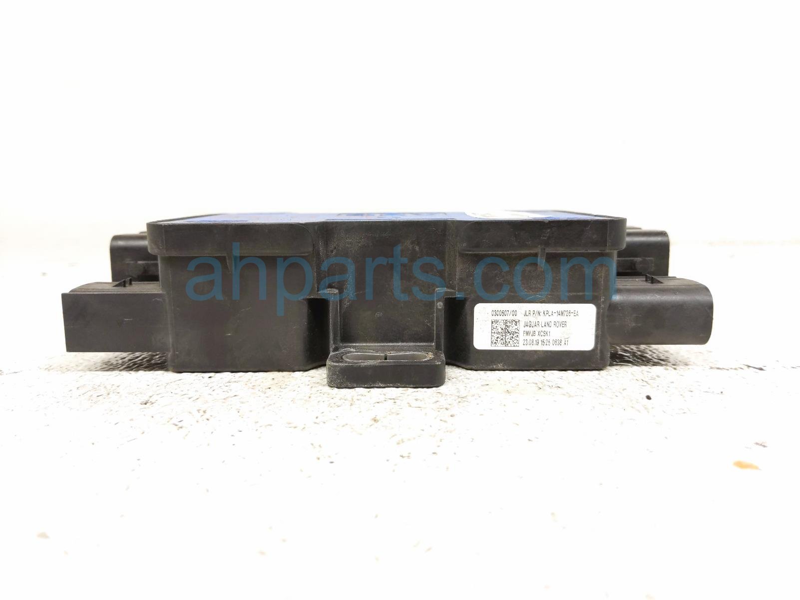 2020 Land Rover Range Rover Sport Hybrid Battery Distribution Fuse Box KPLA 14M726 EA Replacement 2020 Land Rover Range Rover Sport Hybrid Battery Distribution Fuse Box KPLA 14M726 EA Replacement thumbnail