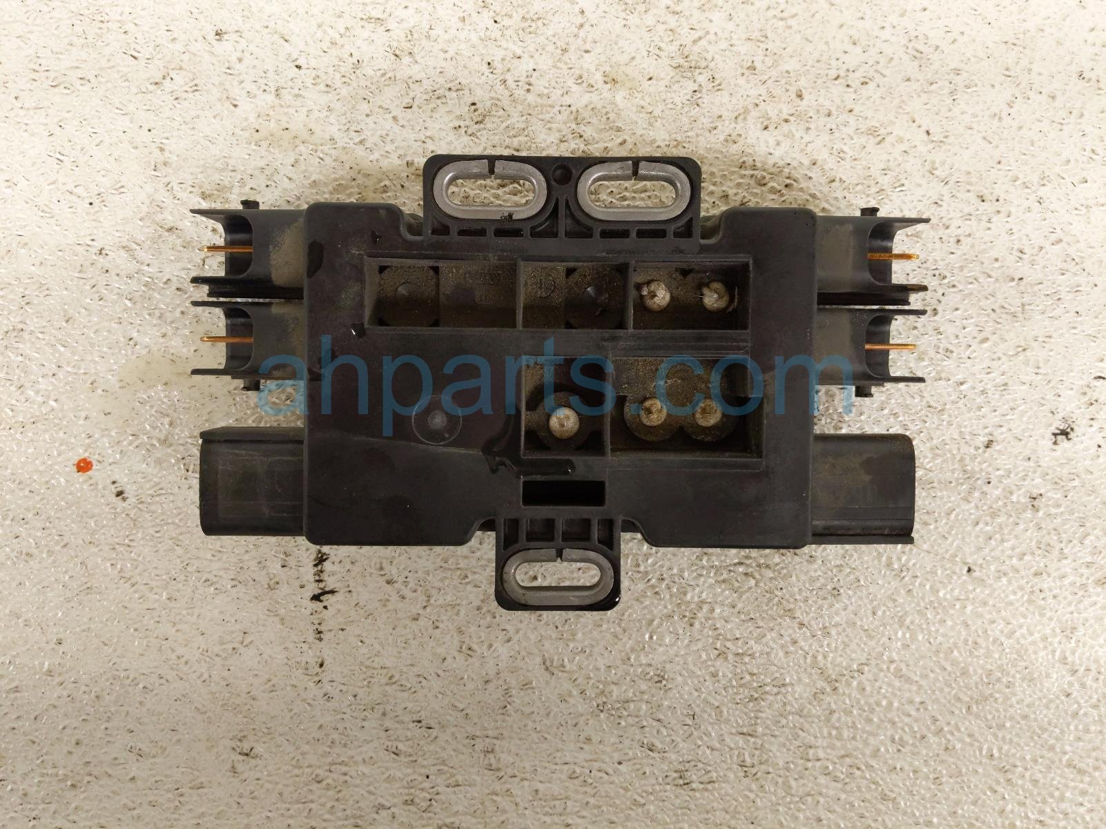 2020 Land Rover Range Rover Sport Hybrid Battery Distribution Fuse Box KPLA 14M726 EA Replacement 2020 Land Rover Range Rover Sport Hybrid Battery Distribution Fuse Box KPLA 14M726 EA Replacement thumbnail