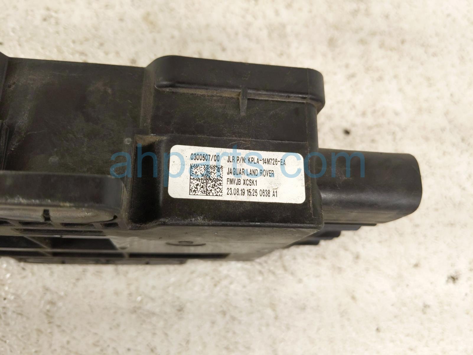2020 Land Rover Range Rover Sport Hybrid Battery Distribution Fuse Box KPLA 14M726 EA Replacement 2020 Land Rover Range Rover Sport Hybrid Battery Distribution Fuse Box KPLA 14M726 EA Replacement thumbnail
