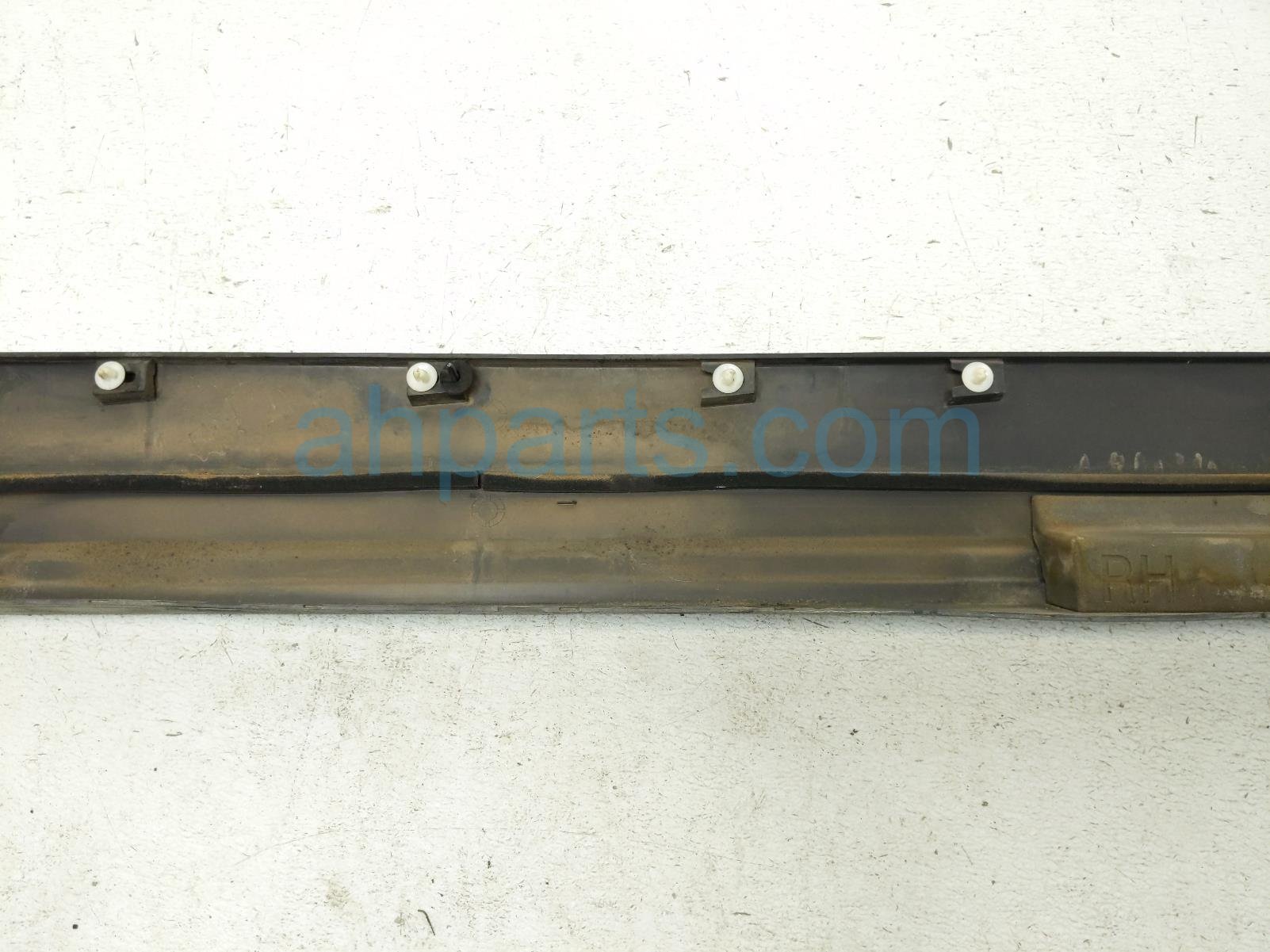 2020 Land Rover Range Rover Sport Rocker Trim Passenger Side Skirt / Molding Black LR110602 Replacement 2020 Land Rover Range Rover Sport Rocker Trim Passenger Side Skirt / Molding Black LR110602 Replacement thumbnail