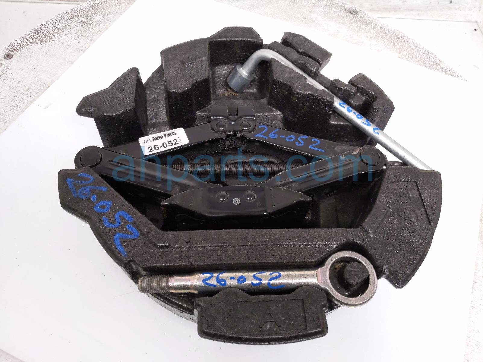 Subaru JACK TOOL KIT ASSY W/FOAM TRAY