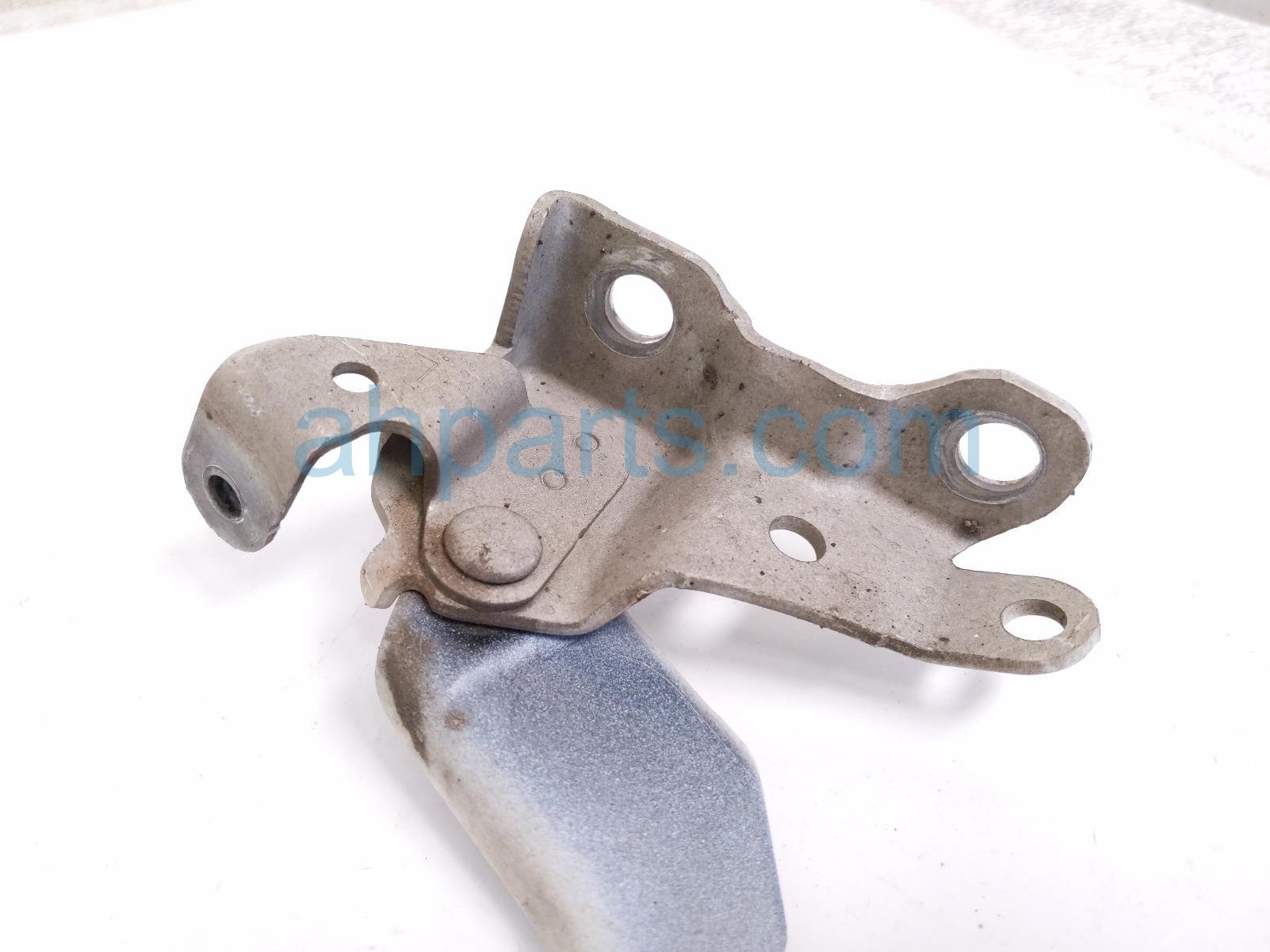 Subaru LH HOOD HINGE - WHITE