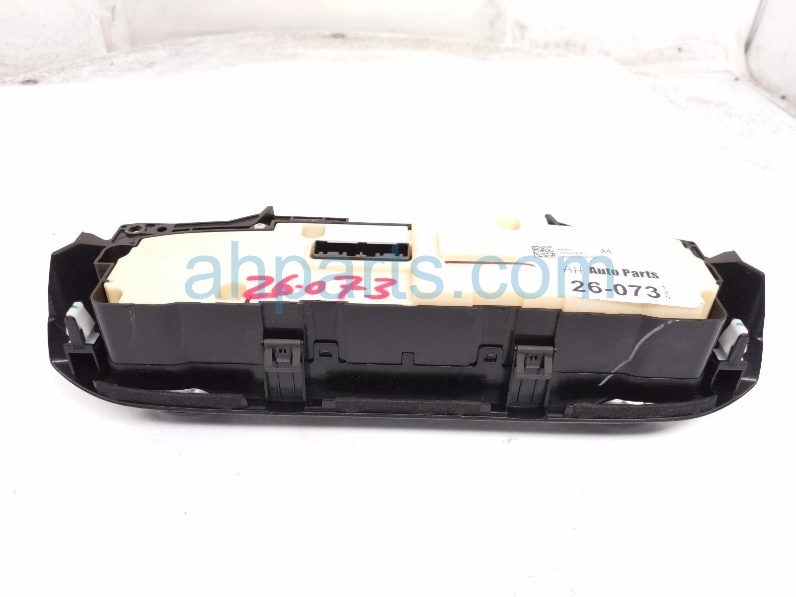 2016 Honda CR V Temperature Climate Heater/ac Control(on Dash) 79600 T1W A41ZB Replacement 2016 Honda CR V Temperature Climate Heater/ac Control(on Dash) 79600 T1W A41ZB Replacement thumbnail
