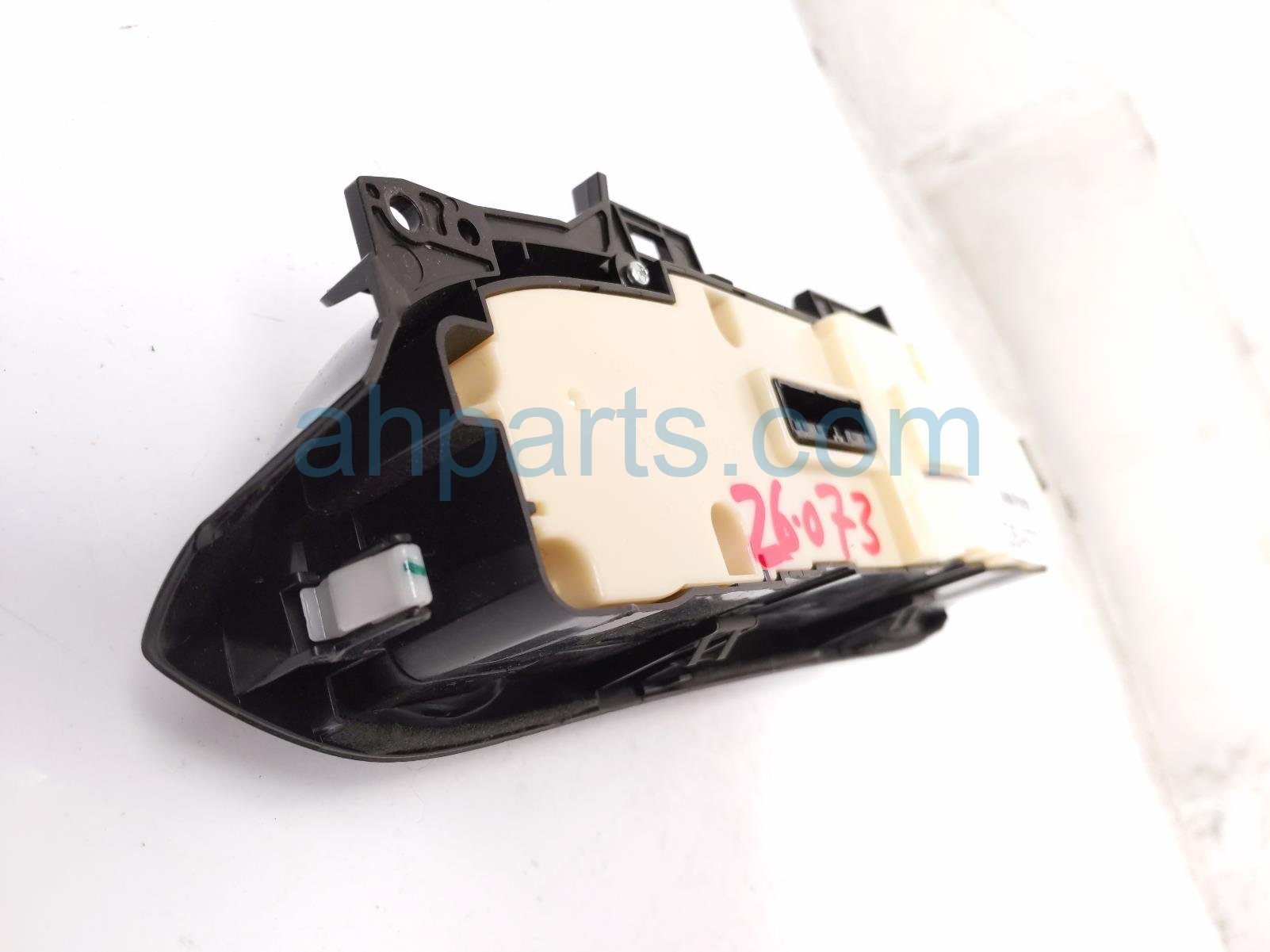 2016 Honda CR V Temperature Climate Heater/ac Control(on Dash) 79600 T1W A41ZB Replacement 2016 Honda CR V Temperature Climate Heater/ac Control(on Dash) 79600 T1W A41ZB Replacement thumbnail