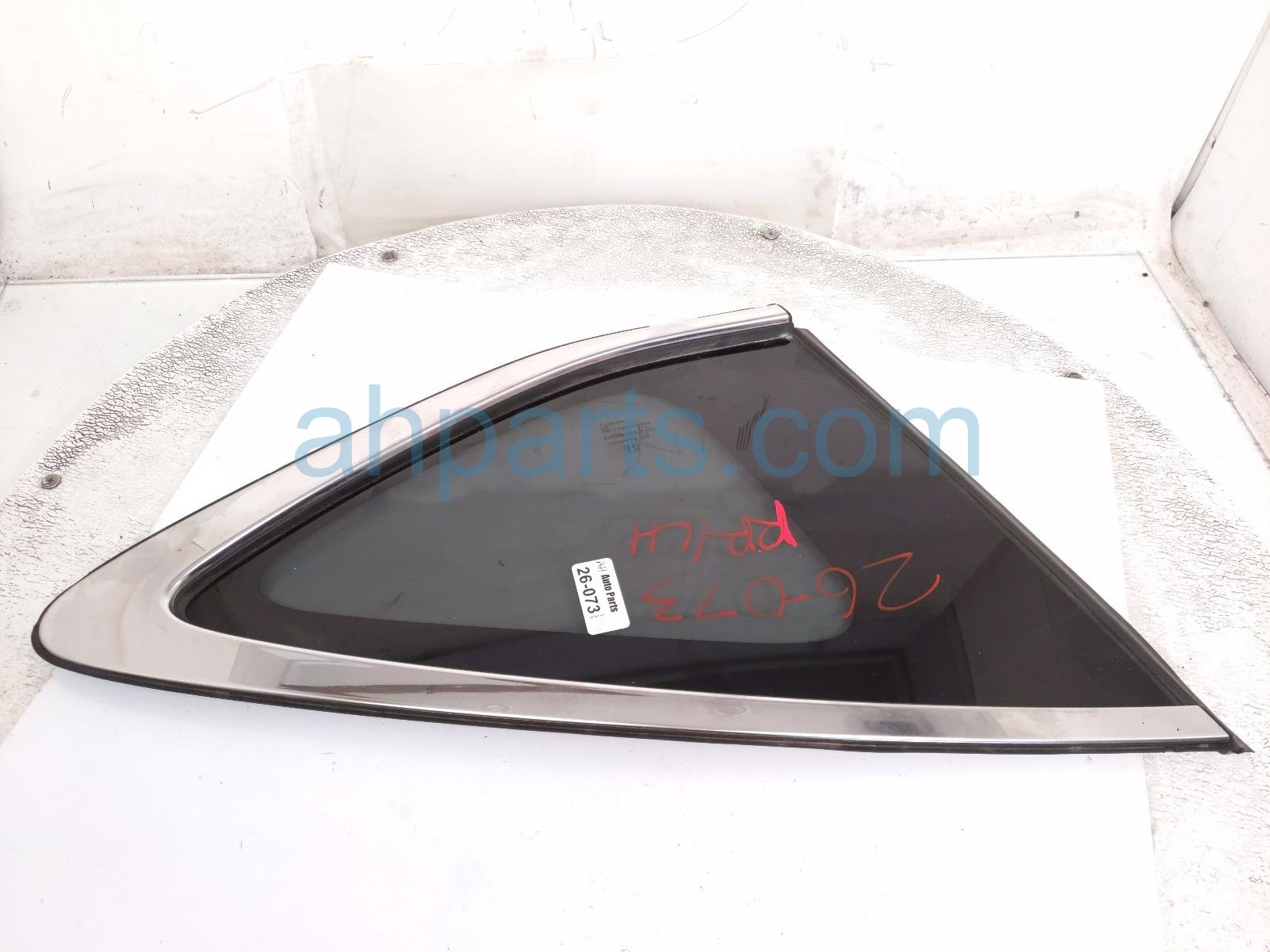 Honda LH QUARTER WINDOW GLASS