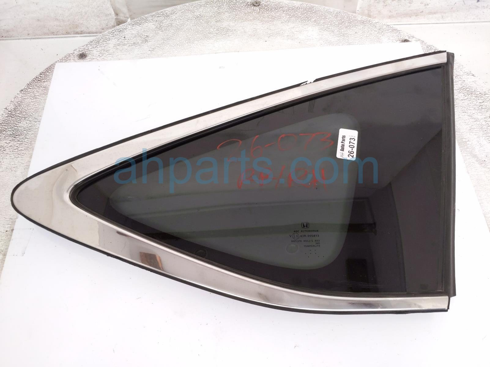 Honda RH QUARTER WINDOW GLASS