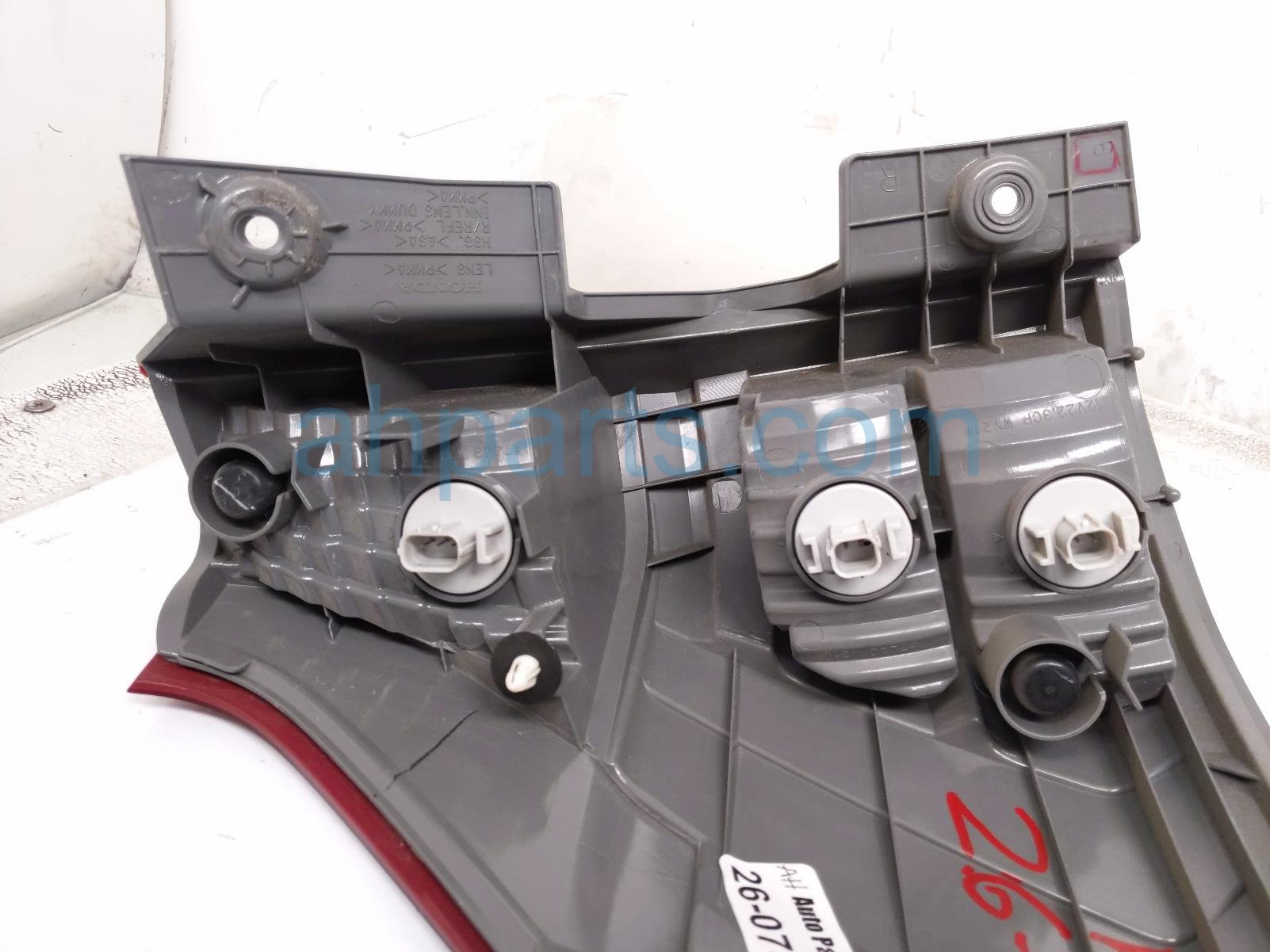 2016 Honda CR V Light / Rear Lower Passenger Tail Lamp (on Body) 33500 T1W A01 Replacement 2016 Honda CR V Light / Rear Lower Passenger Tail Lamp (on Body) 33500 T1W A01 Replacement thumbnail