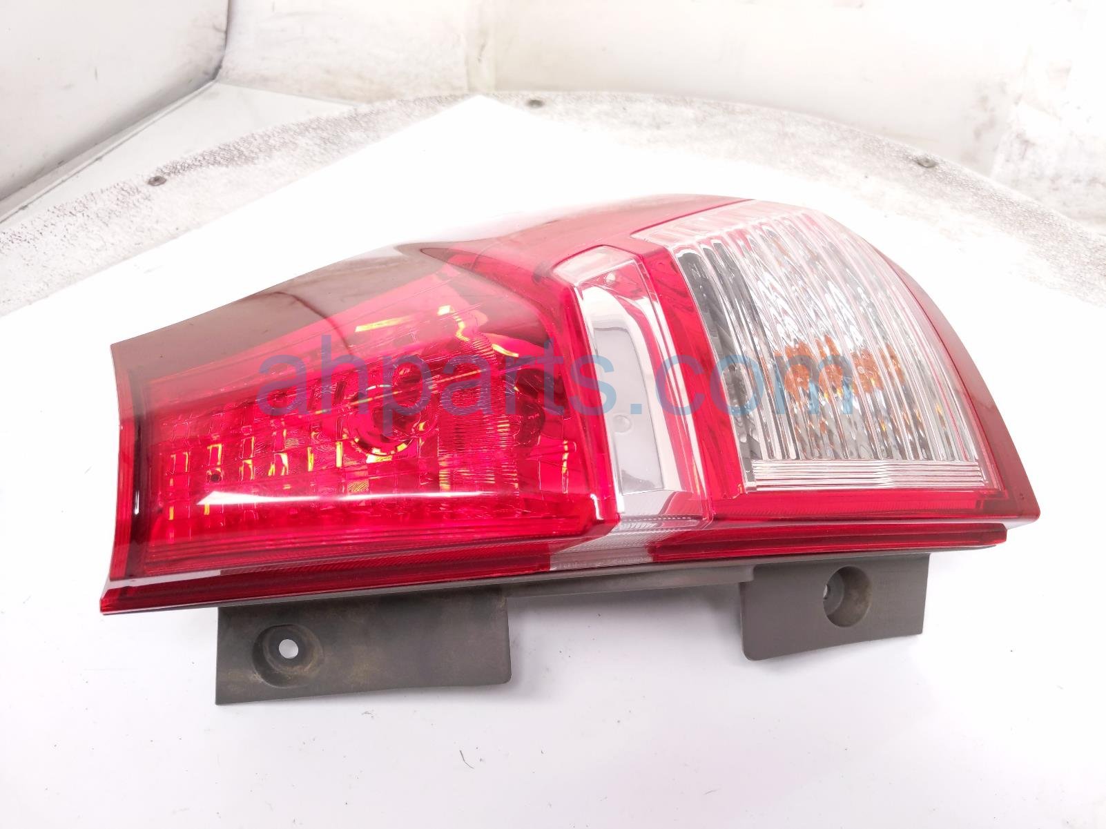 2016 Honda CR V Light / Rear Lower Passenger Tail Lamp (on Body) 33500 T1W A01 Replacement 2016 Honda CR V Light / Rear Lower Passenger Tail Lamp (on Body) 33500 T1W A01 Replacement thumbnail