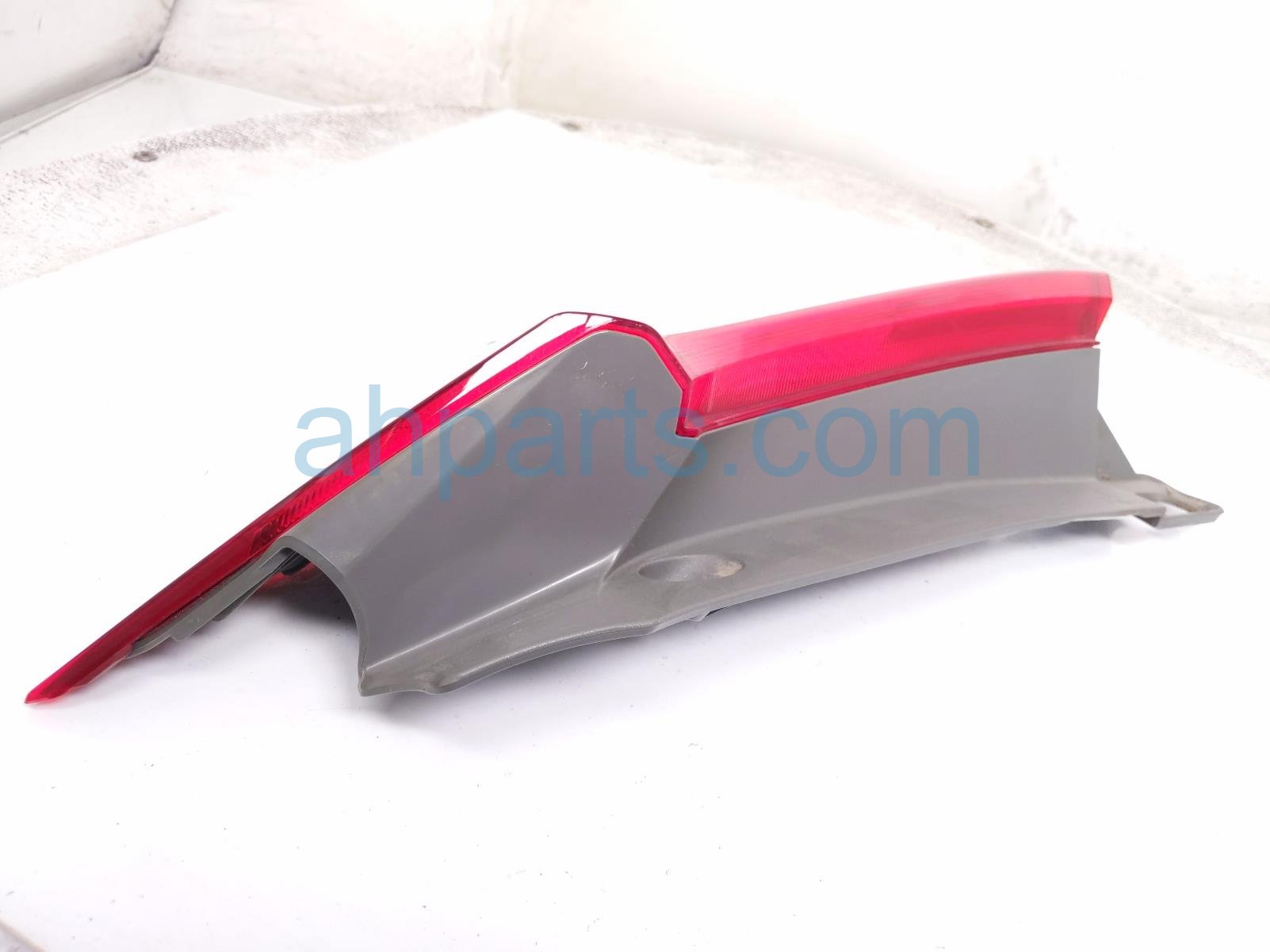 2016 Honda CR V Light / Rear Upper Passenger Tail Lamp (on Body) 34170 T1W A01 Replacement 2016 Honda CR V Light / Rear Upper Passenger Tail Lamp (on Body) 34170 T1W A01 Replacement thumbnail