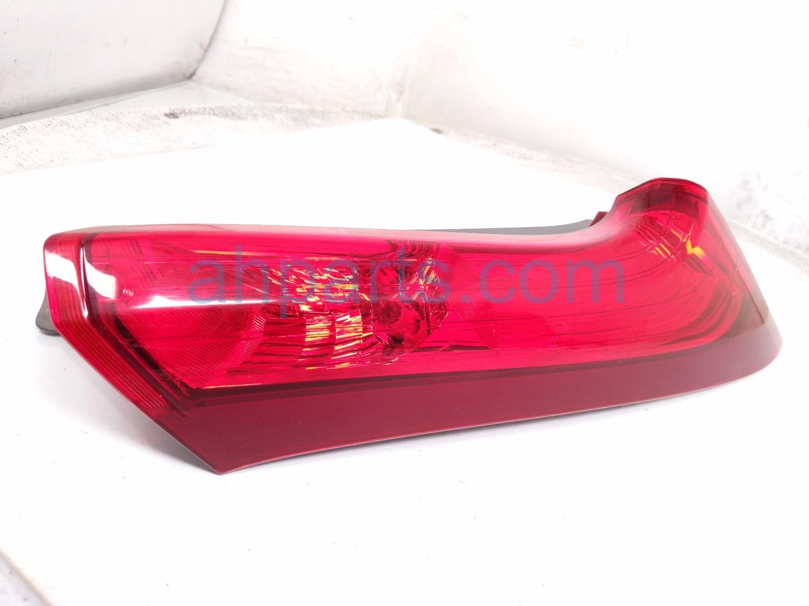 2016 Honda CR V Light / Rear Upper Passenger Tail Lamp (on Body) 34170 T1W A01 Replacement 2016 Honda CR V Light / Rear Upper Passenger Tail Lamp (on Body) 34170 T1W A01 Replacement thumbnail