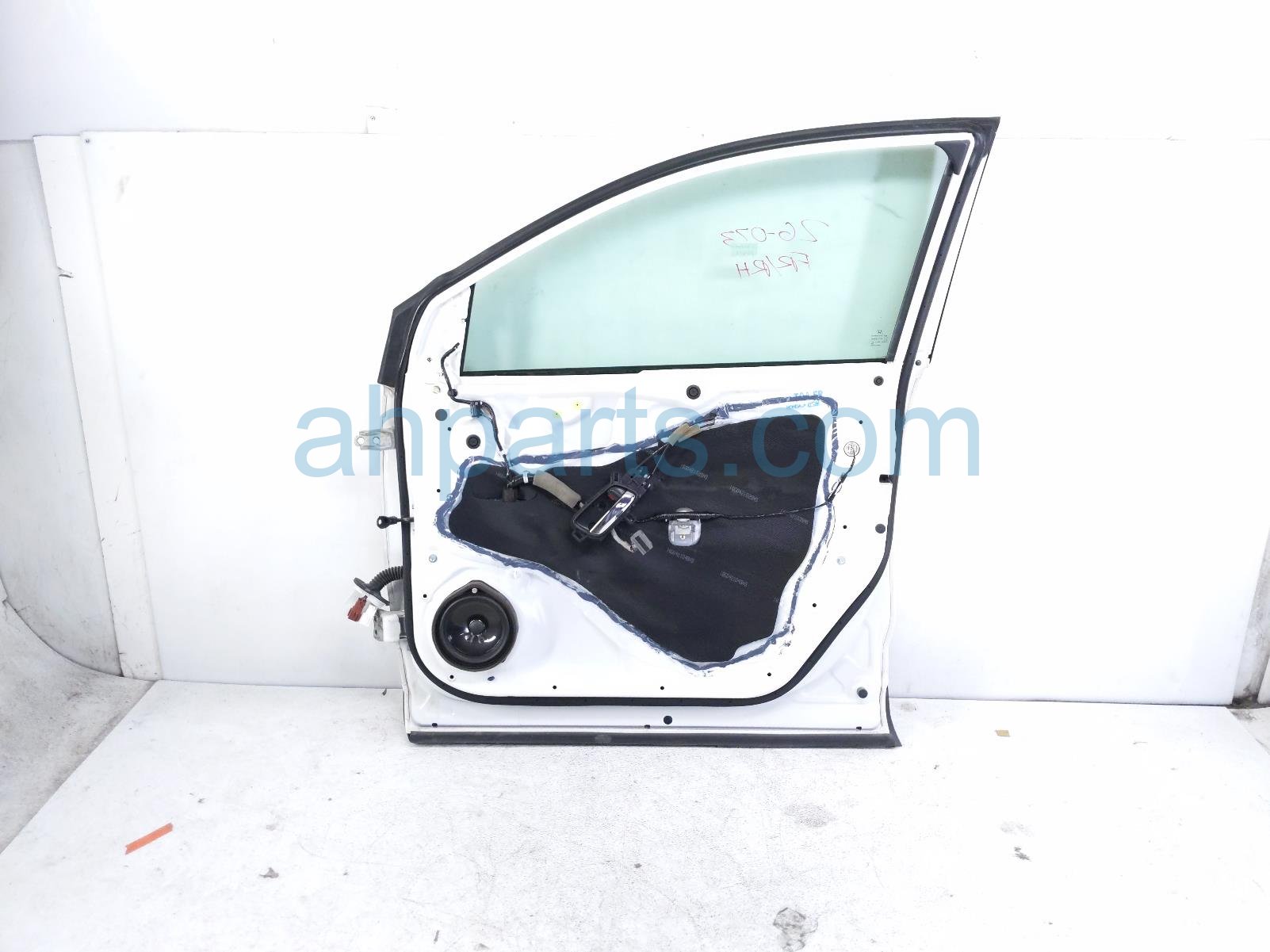 2016 Honda CR V Front Passenger Door White No Mirror/trim 67010 T0J X90ZZ Replacement 2016 Honda CR V Front Passenger Door White No Mirror/trim 67010 T0J X90ZZ Replacement thumbnail