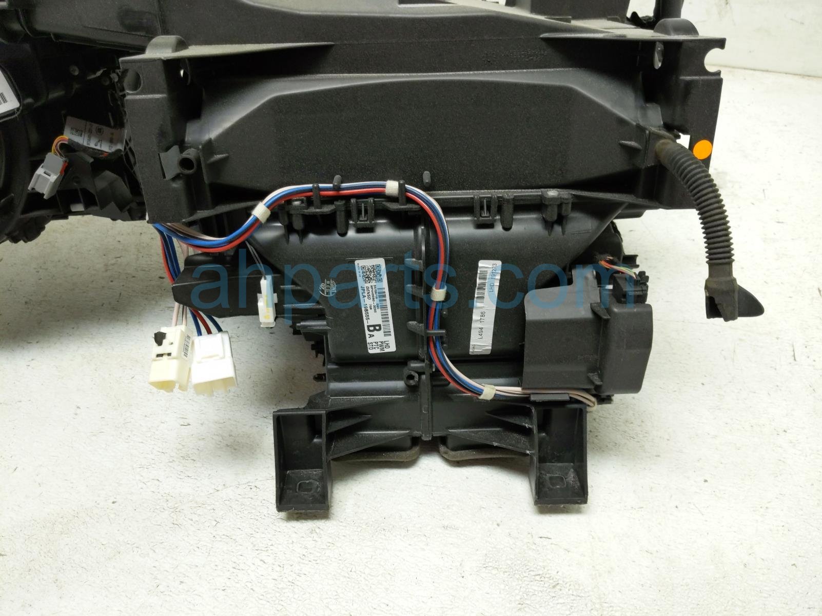 2020 Land Rover Range Rover Sport Core Front Hvac Heater Evap Housing Assy JPLA 19B555 BA Replacement 2020 Land Rover Range Rover Sport Core Front Hvac Heater Evap Housing Assy JPLA 19B555 BA Replacement thumbnail