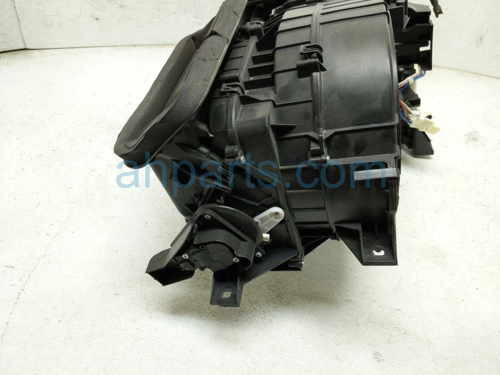 2020 Land Rover Range Rover Sport Core Front Hvac Heater Evap Housing Assy JPLA 19B555 BA Replacement 2020 Land Rover Range Rover Sport Core Front Hvac Heater Evap Housing Assy JPLA 19B555 BA Replacement thumbnail