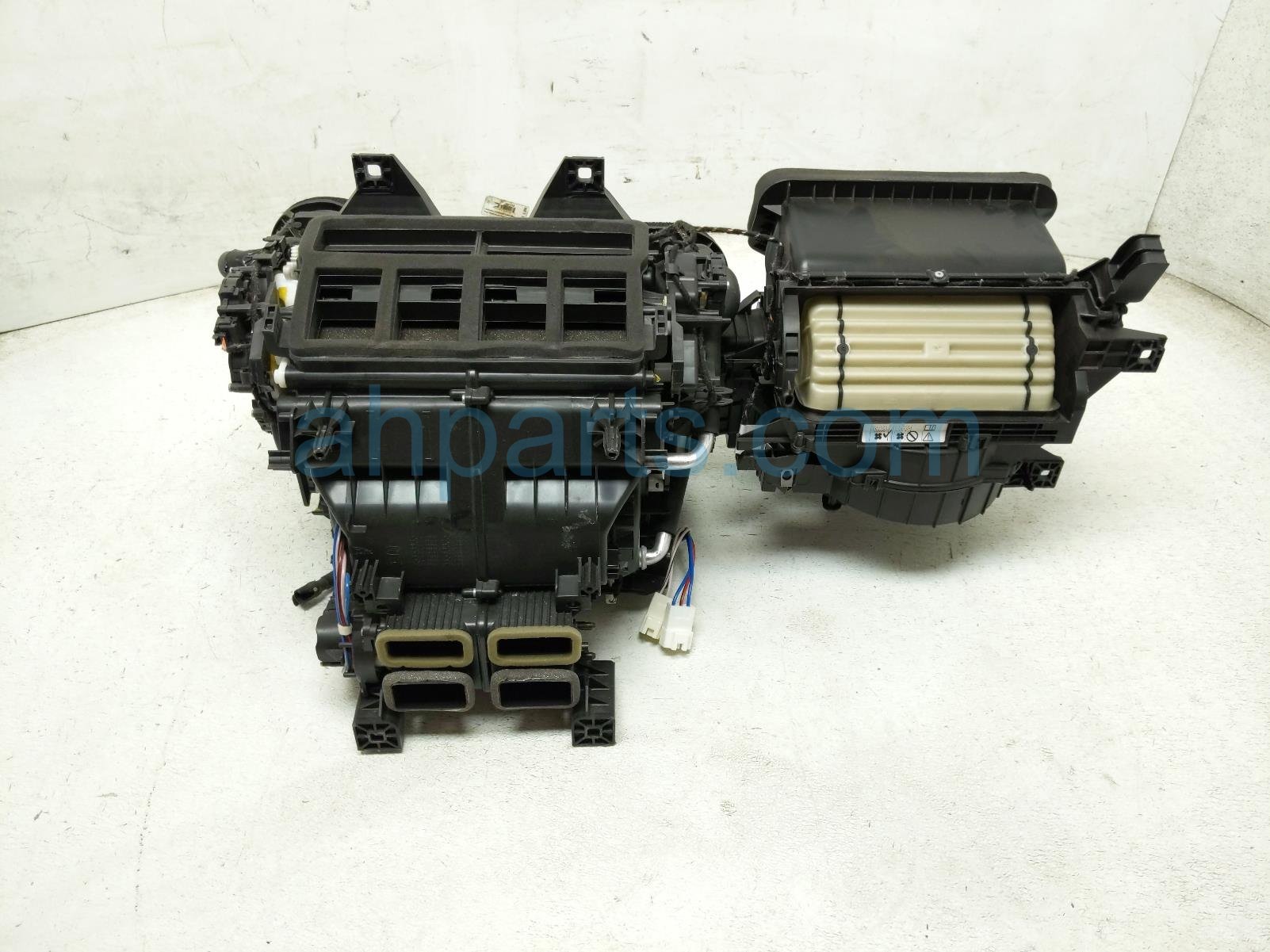 2020 Land Rover Range Rover Sport Core Front Hvac Heater Evap Housing Assy JPLA 19B555 BA Replacement 2020 Land Rover Range Rover Sport Core Front Hvac Heater Evap Housing Assy JPLA 19B555 BA Replacement thumbnail