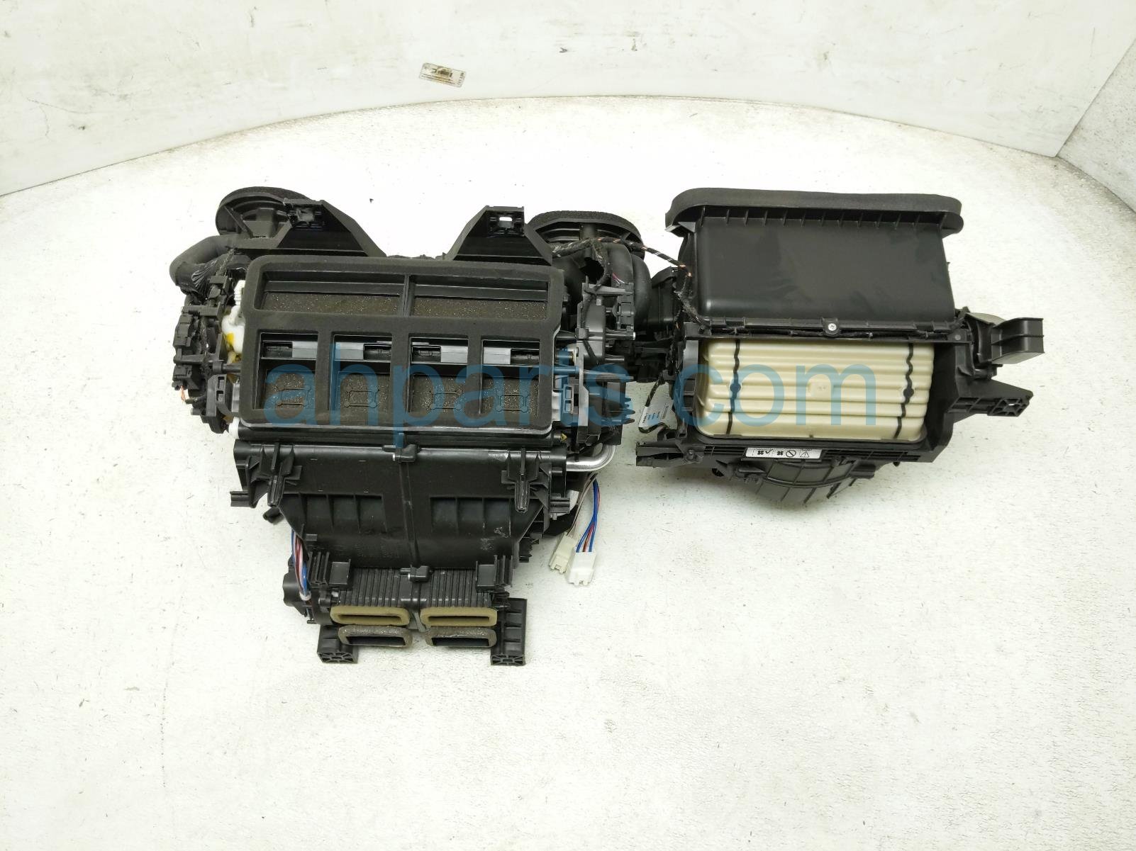 2020 Land Rover Range Rover Sport Core Front Hvac Heater Evap Housing Assy JPLA 19B555 BA Replacement 2020 Land Rover Range Rover Sport Core Front Hvac Heater Evap Housing Assy JPLA 19B555 BA Replacement thumbnail