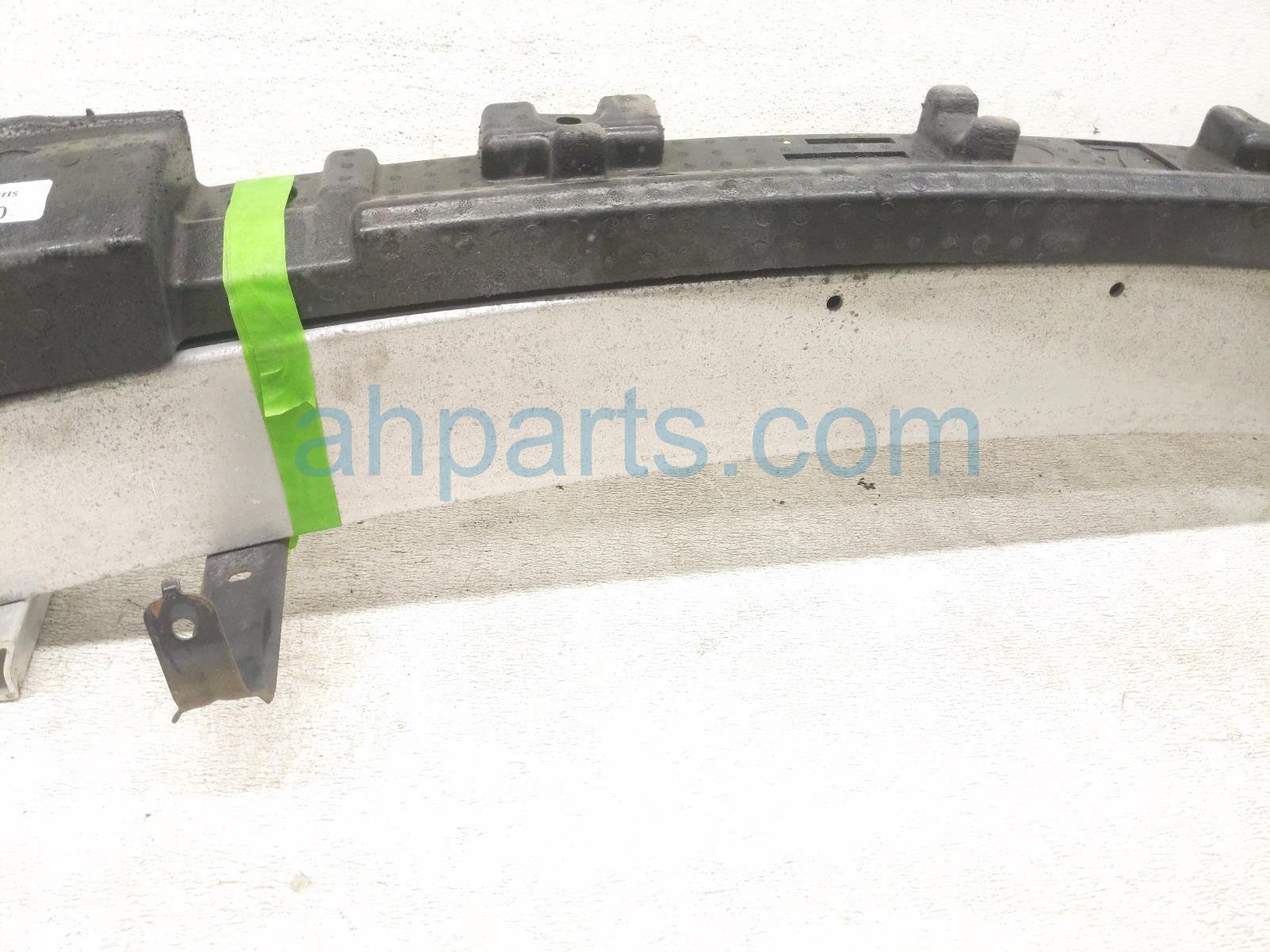 Nissan REAR REINFORCEMENT BAR + ABSORBER