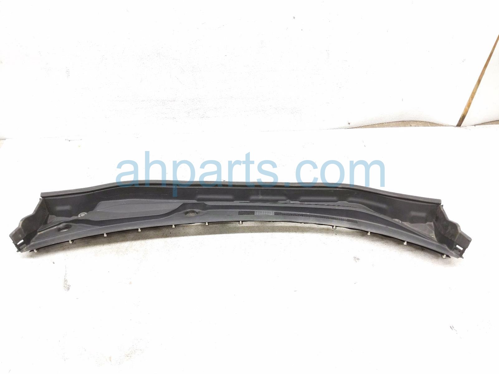 Nissan WINDSHIELD COWL VENT GRILLE PANEL