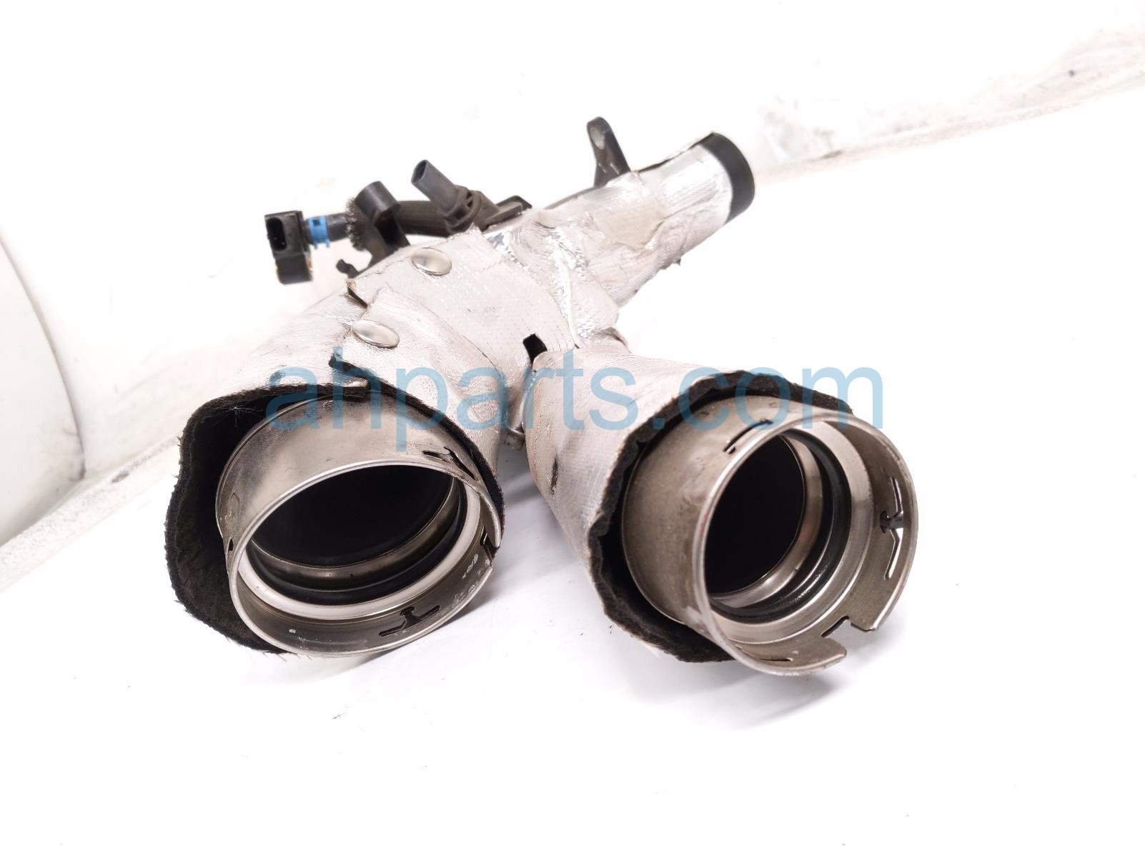 2020 Land Rover Range Rover Sport Intercooler Outlet Pipe W/sens 3.0t LR122695 Replacement 2020 Land Rover Range Rover Sport Intercooler Outlet Pipe W/sens 3.0t LR122695 Replacement thumbnail