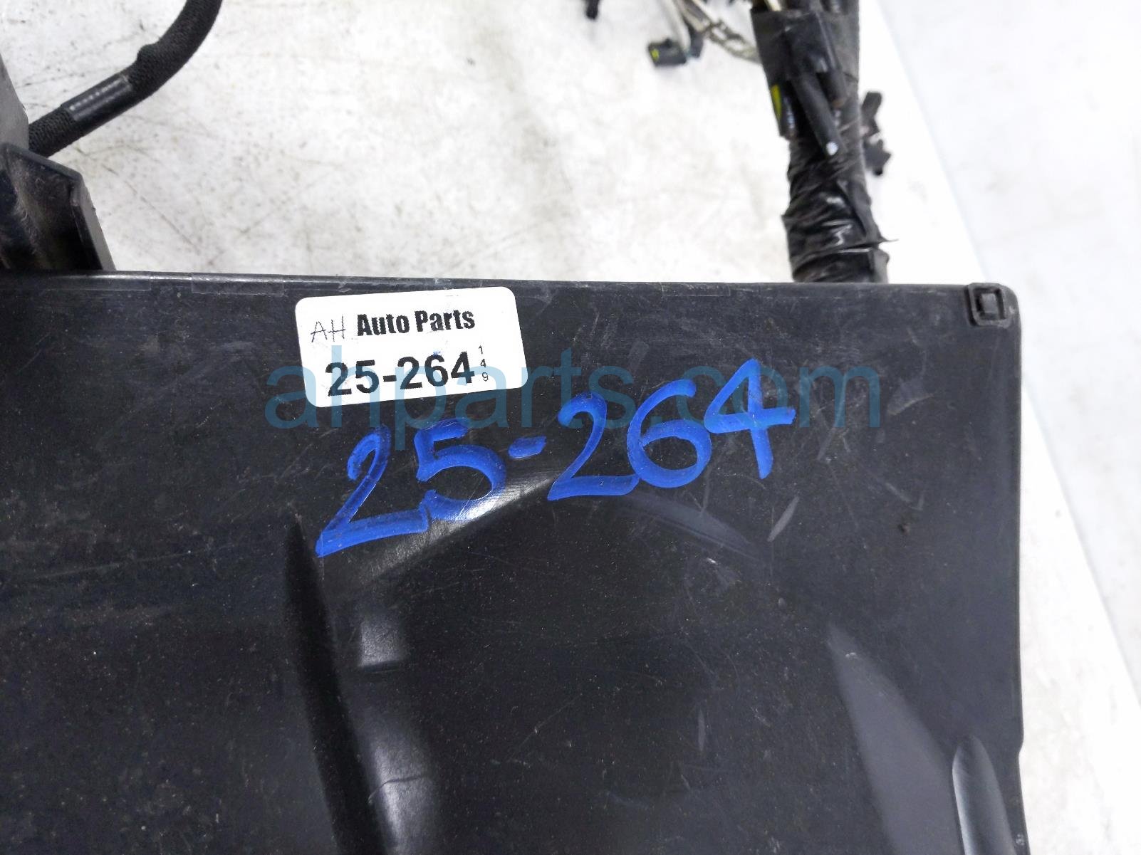 2019 Toyota Tacoma Engine Room Harness W/fusebox 82111 04J53 Replacement 2019 Toyota Tacoma Engine Room Harness W/fusebox 82111 04J53 Replacement thumbnail