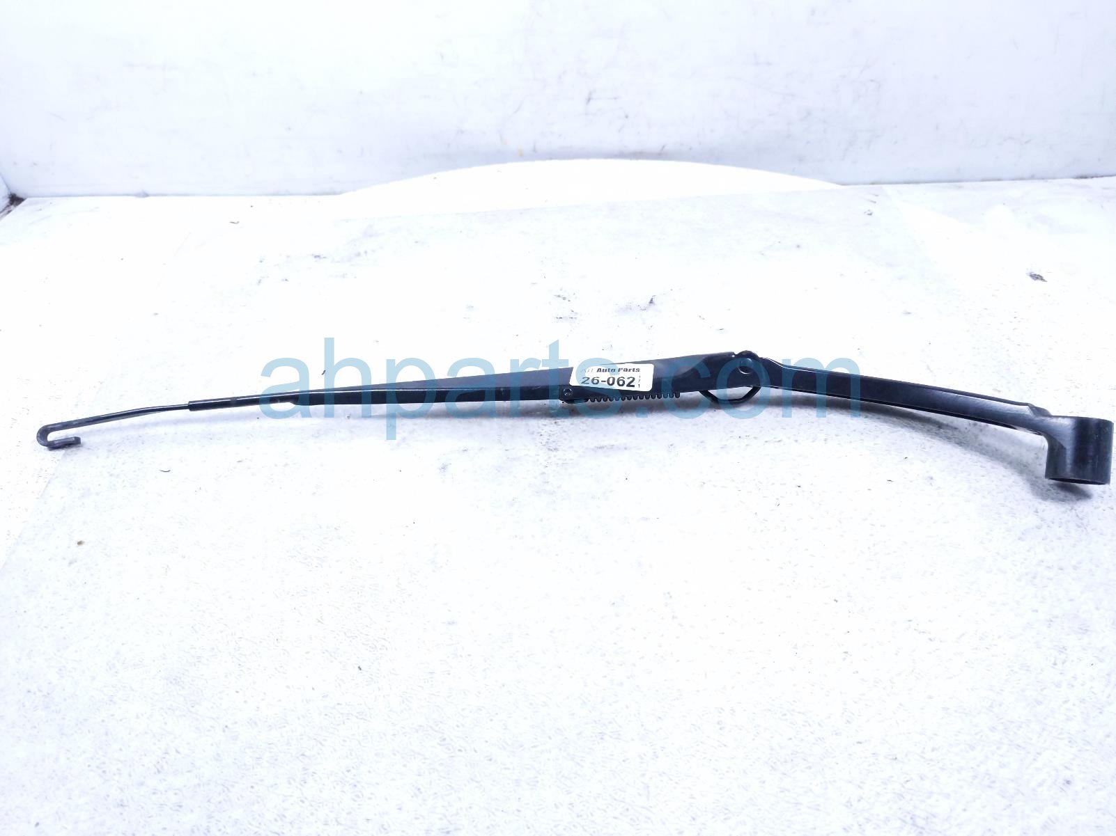 Nissan LH WINDSHIELD WIPER ARM